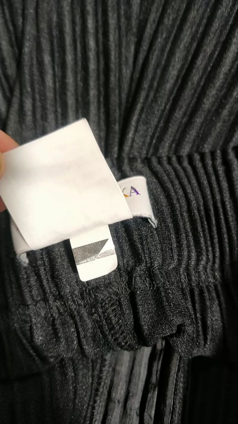 Issey Miyake Issey Miyake size:2 Black pleated trousers Size 22" - 5 Thumbnail