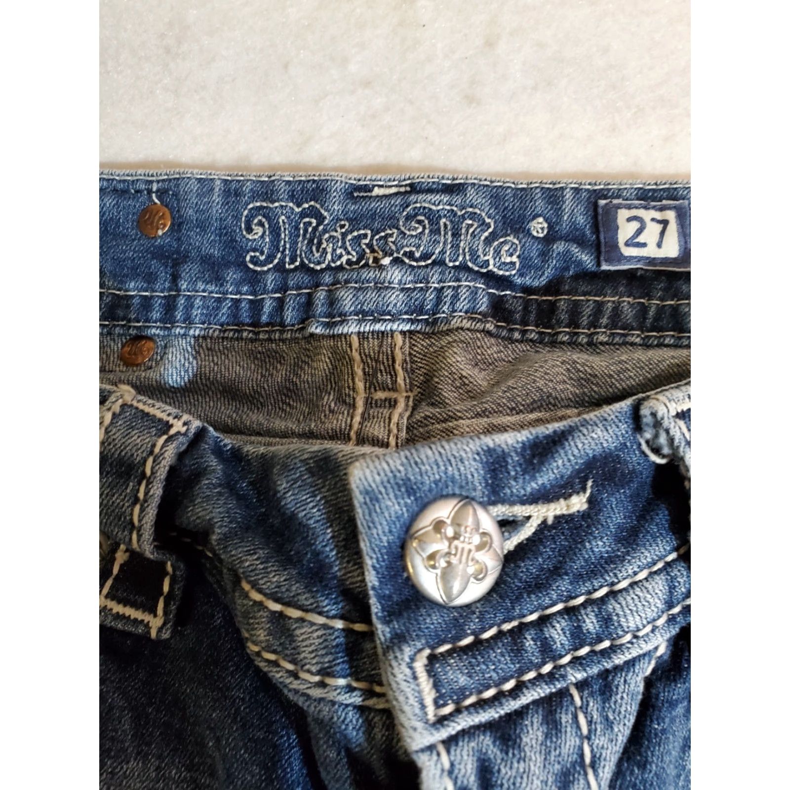 Miss Me Miss Me Signature Bedazzled Crop Jeans Women's Size 27 Medium Wash Blue Denim Size 27" / US 4 / IT 40 - 3 Thumbnail