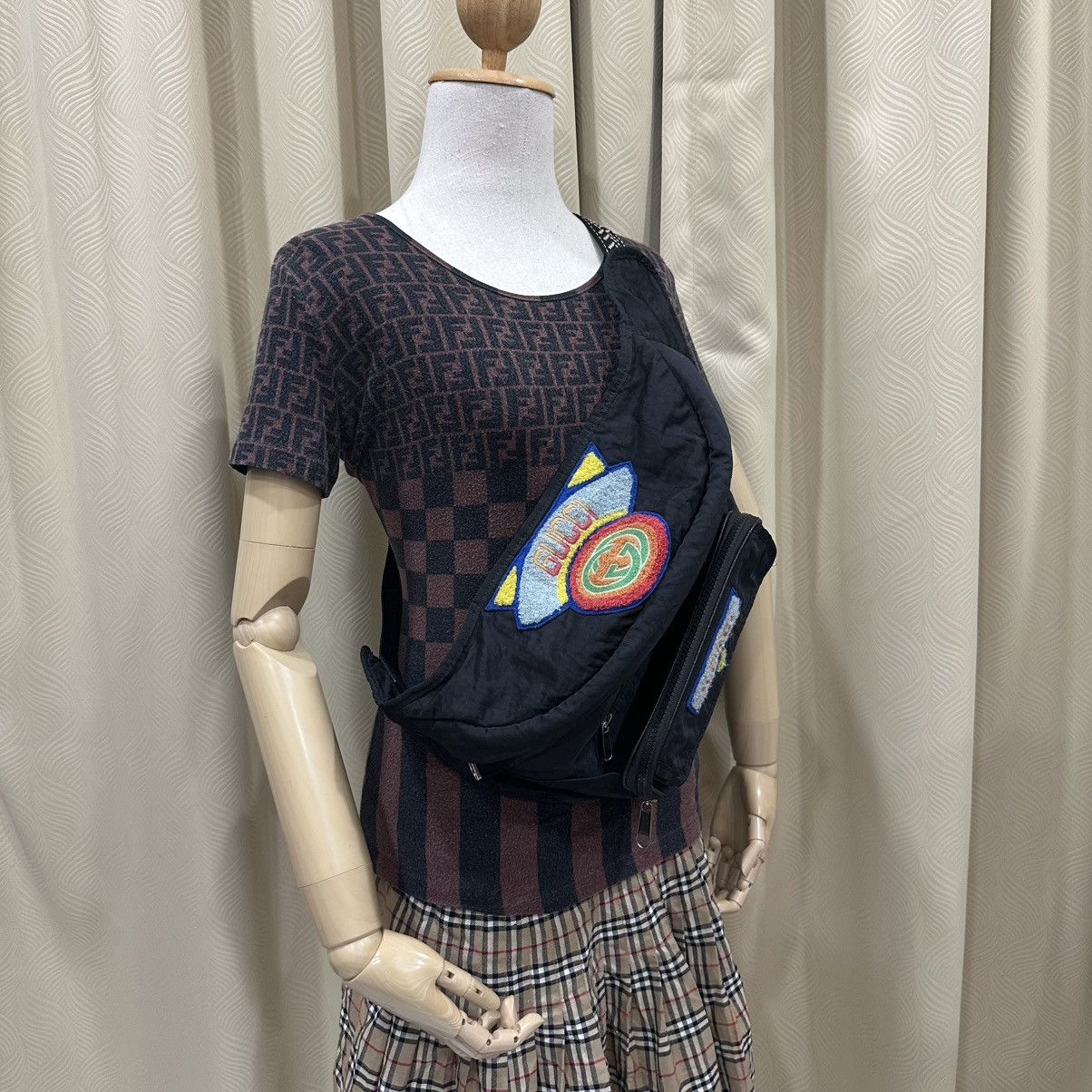 Gucci GUCCI BLACK NYLON TERRY CLOTH 80s LOGO PATCH WAIST BAG 29 Size ONE SIZE - 23 Thumbnail