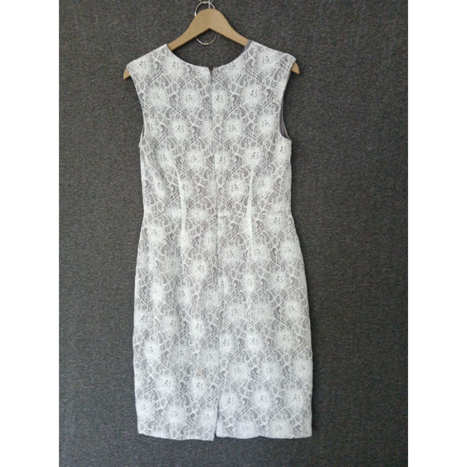 Banana Republic VINTAGE Banana Republic Lace Sheath Sleeveless Women's Round Neck Dress 10 White Midi Floral Lace Zip Lined Party Wedding Spring Summer Adult Womens Size L / US 10 / IT 46 - 2 Thumbnail