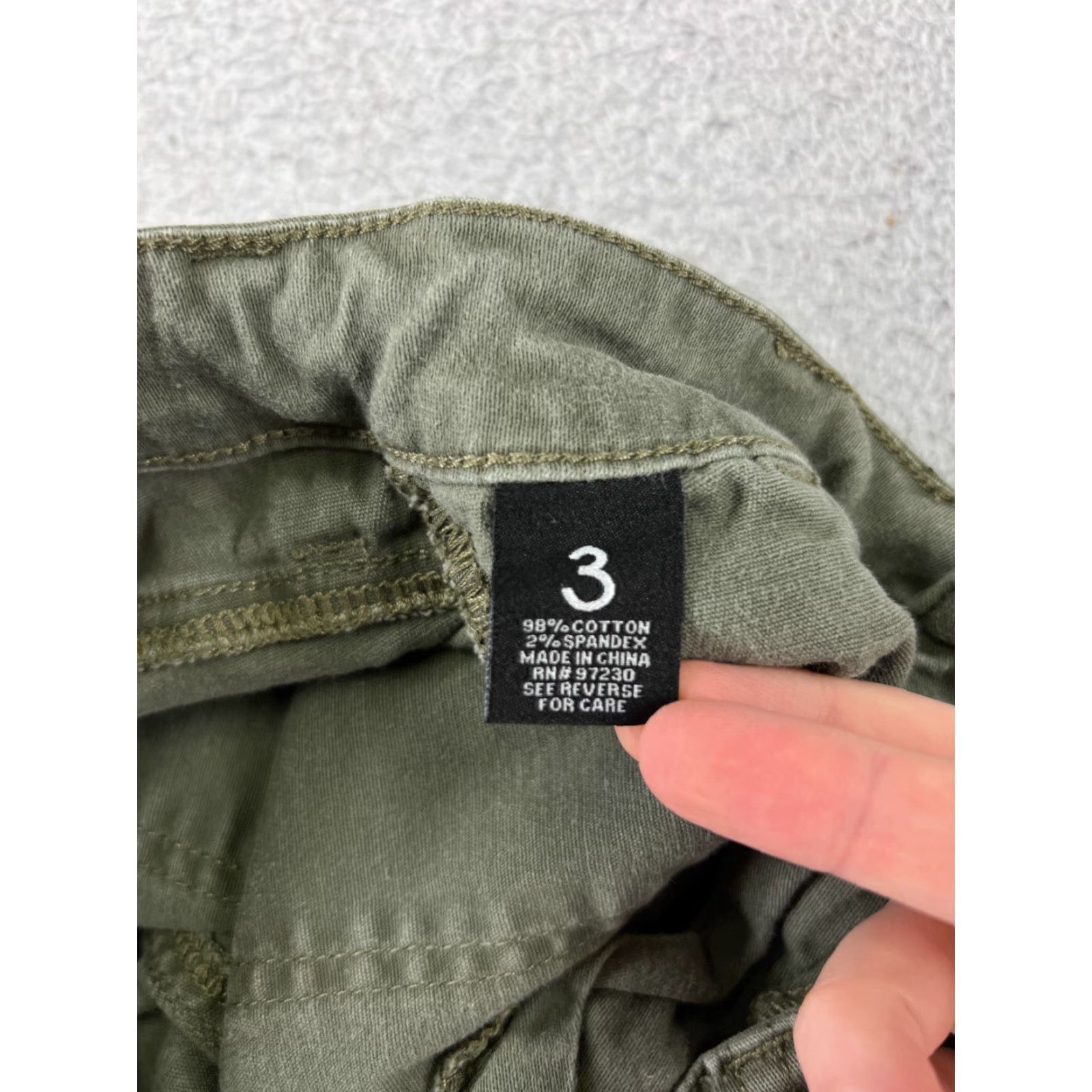 Almost Famous Almost Famous Green Army Cargo Pants Women's 3 Regular Tapered Ankle Zip Cotton Blend 25in Inseam Size 26" / US 2 / IT 38 - 4 Thumbnail