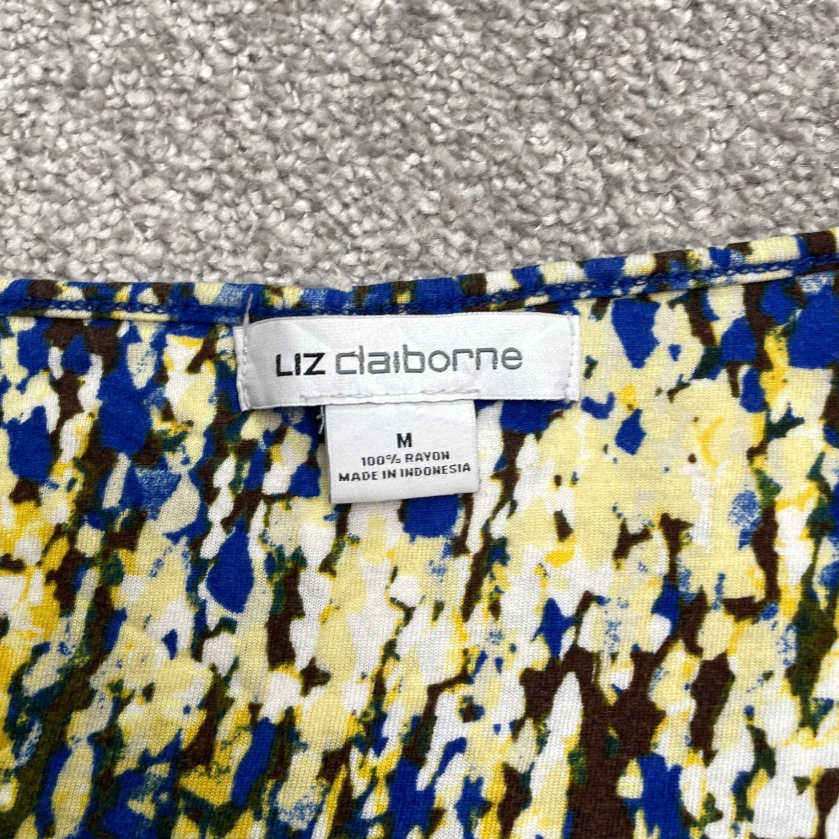 Liz Claiborne Liz Claiborne Blouse Women M Multicolor Rayon V-Neck Short Sleeve Casual Shirt Size M / US 6-8 / IT 42-44 - 4 Thumbnail