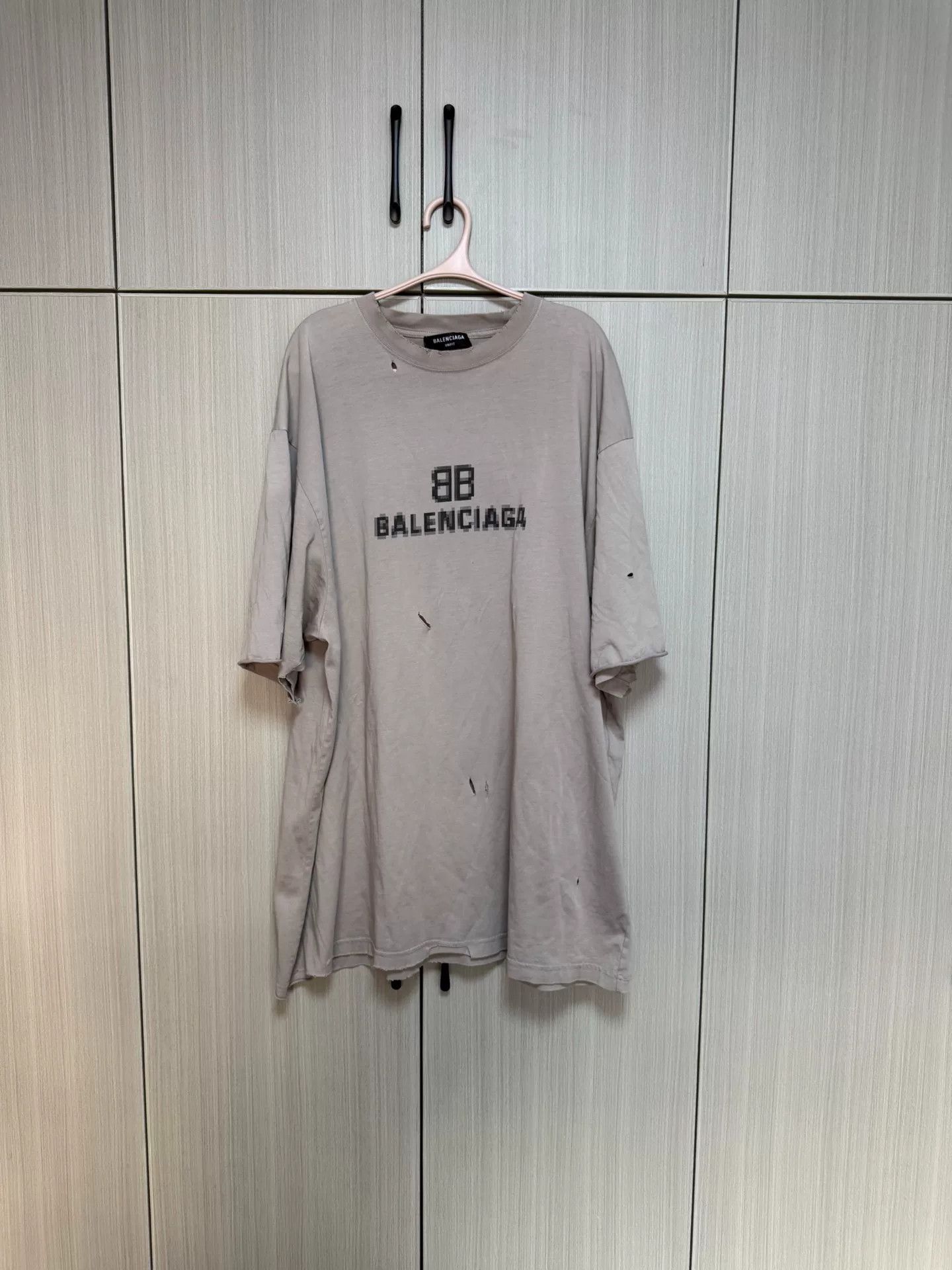 Balenciaga Balenciaga Distressed Gray T-Shirt M Men Size US M / EU 48-50 / 2 - 1 Thumbnail