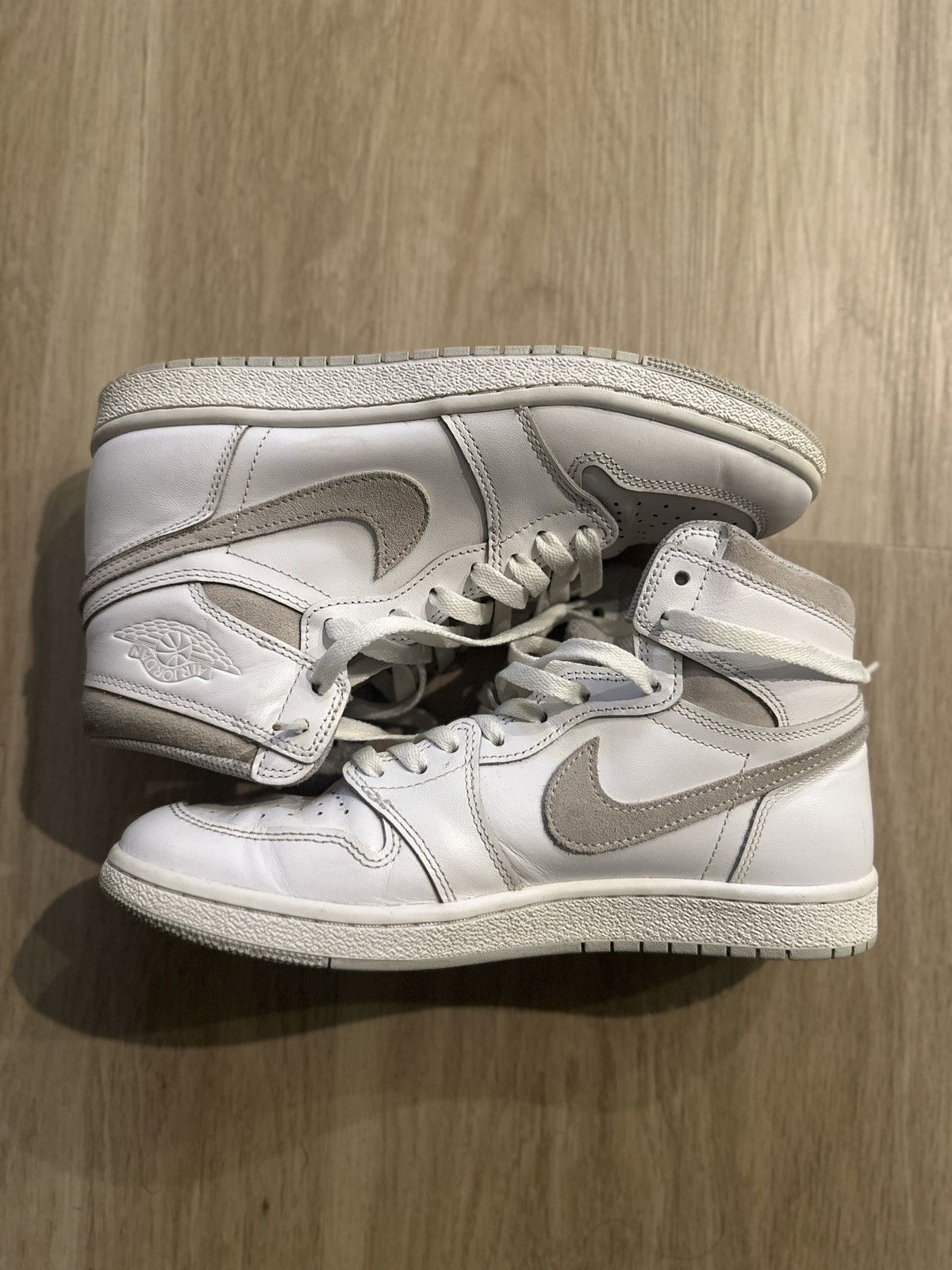 Jordan Brand Air Jordan 1 Retro High 85 OG neutral grey Size US 9 / EU 42 - 1 Thumbnail