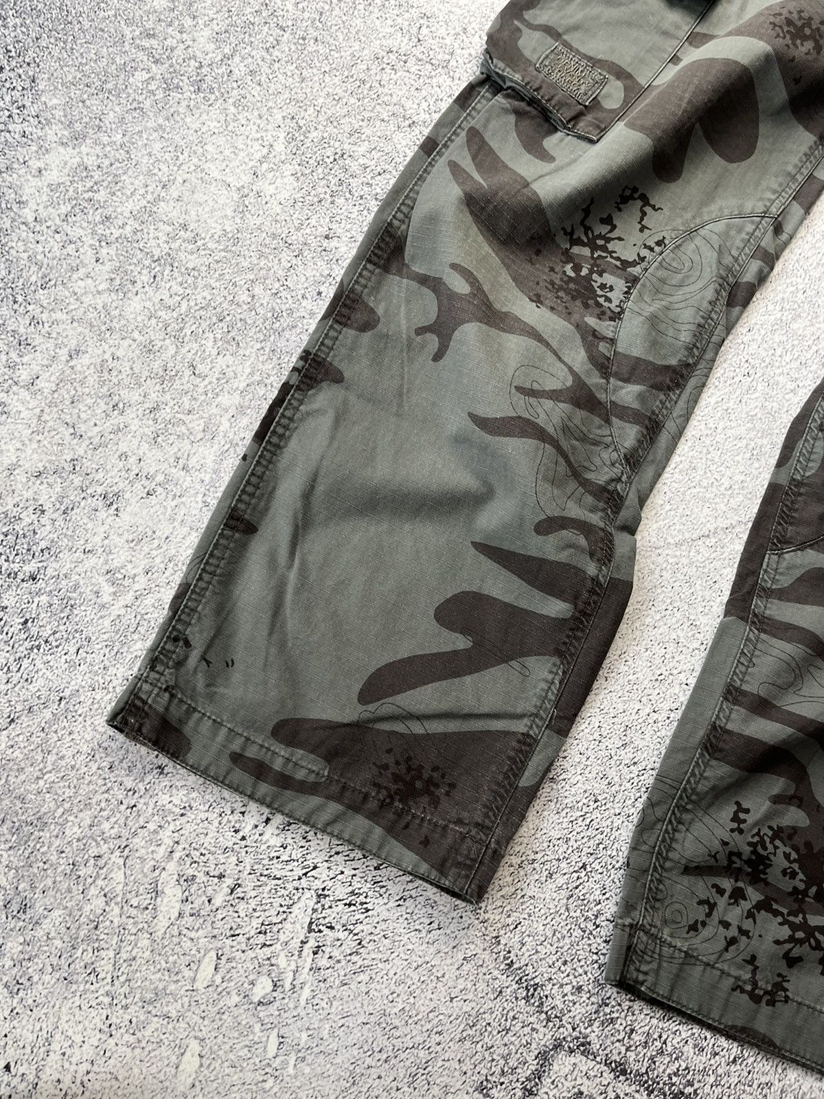 Japanese Brand RARE VINTAGE FADED STREETWEAR CAMO CARGO PANTS Y2K Size US 32 / EU 48 - 10 Thumbnail
