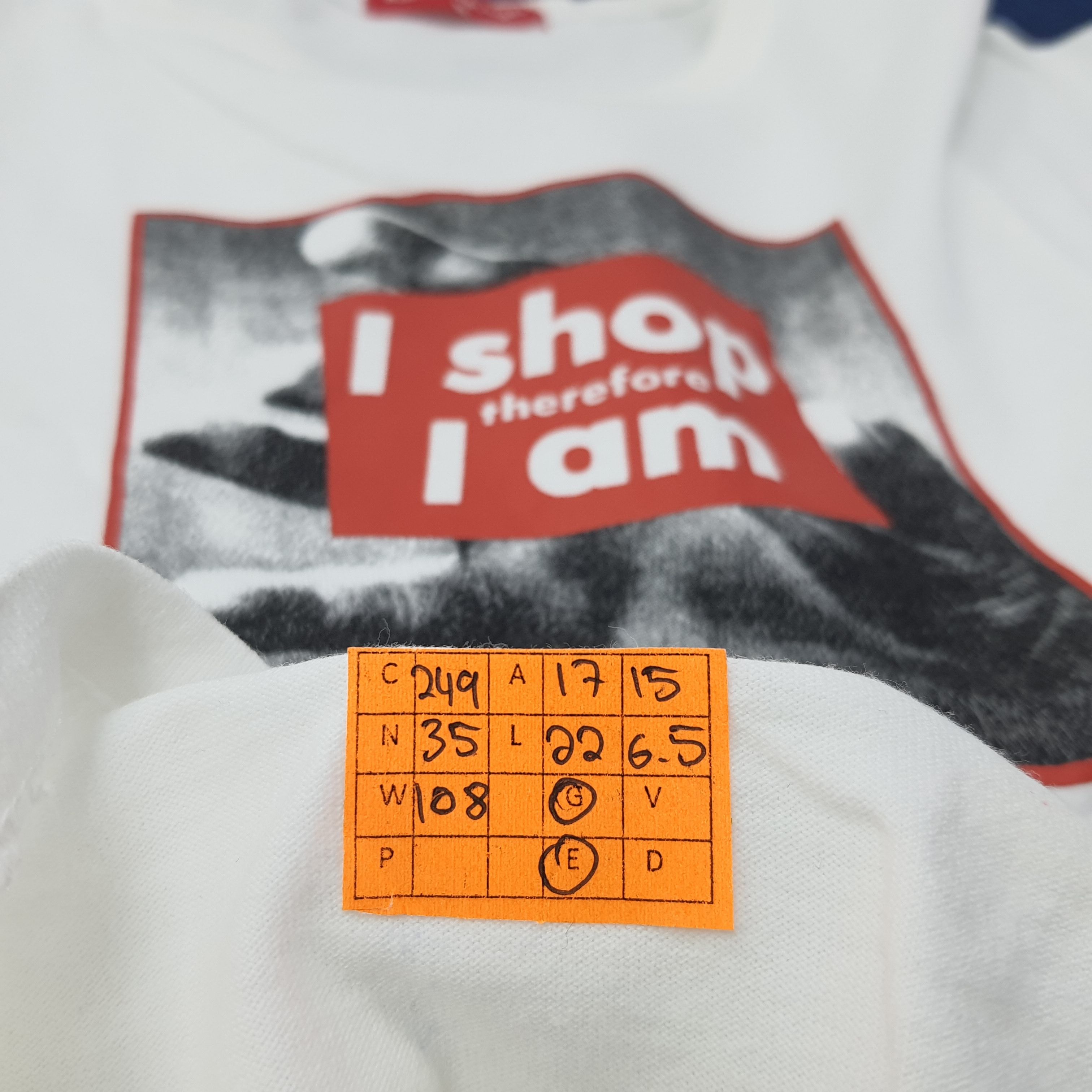 Barbara Kruger Vintage Barbara Kruger Designer Tshirt C249N35 Size S / US 4 / IT 40 - 8 Thumbnail