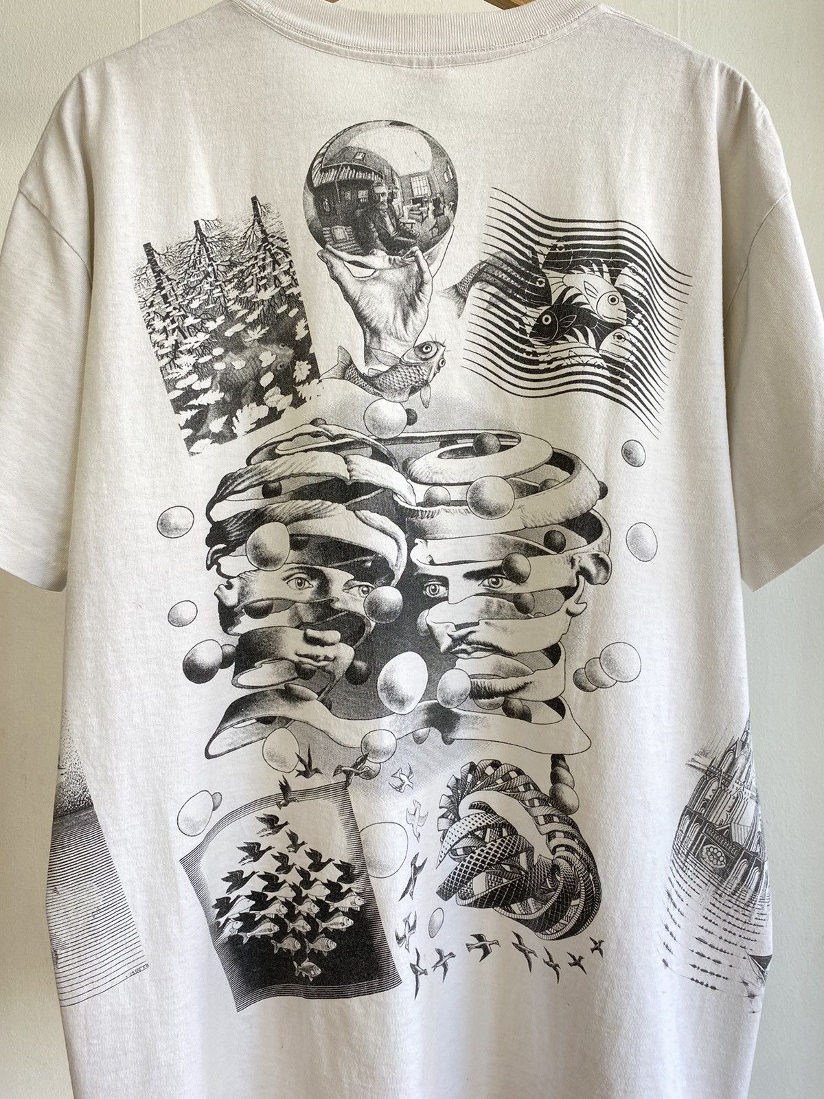 Vintage Vintage MC Escher 1991 Full Print art tee Size US L / EU 52-54 / 3 - 6 Thumbnail