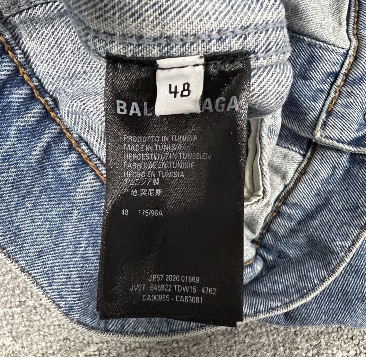 Balenciaga Balenciaga Seven-Language Washed Denim Jacket 2412-Nextarrow Size US M / EU 48-50 / 2 - 7 Thumbnail