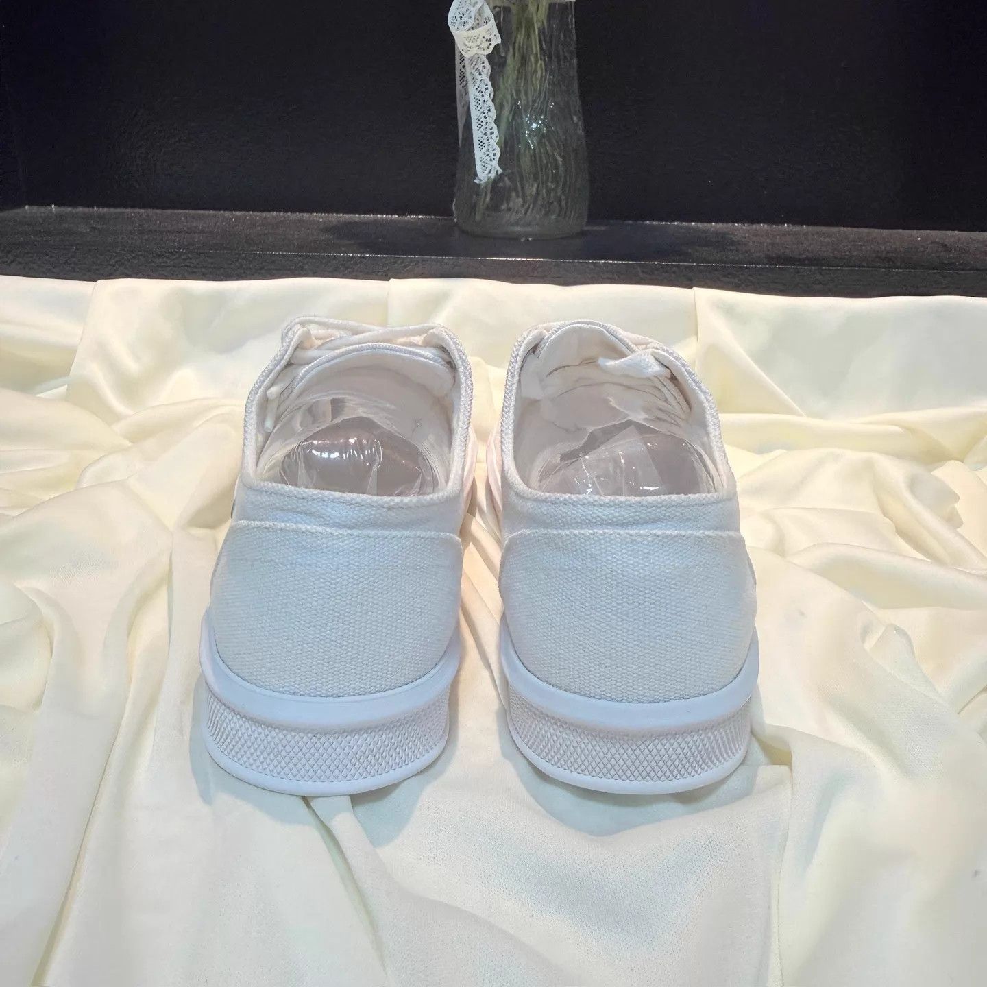 Celine Celine white Triumph logo sneakers women's 35.5 99new Size US 5 / IT 35 - 3 Thumbnail