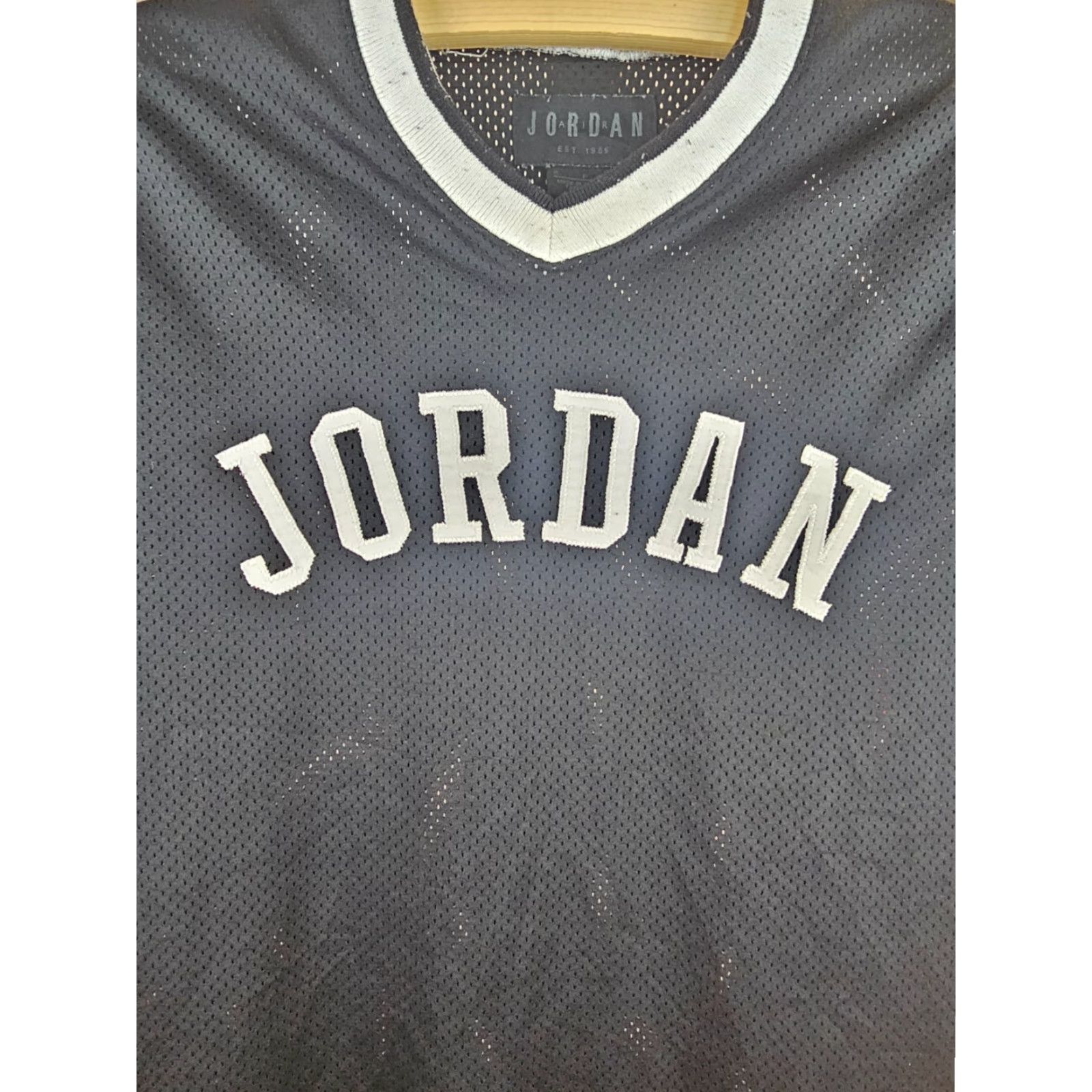 Nike VINTAGE NIKE BLACK AIR JORDAN V NECK JERSEY SZ SMALL T-Shirt Mens Short Sleeve 1980s 1990s Graphic Print All Seasons Size US S / EU 44-46 / 1 - 2 Thumbnail