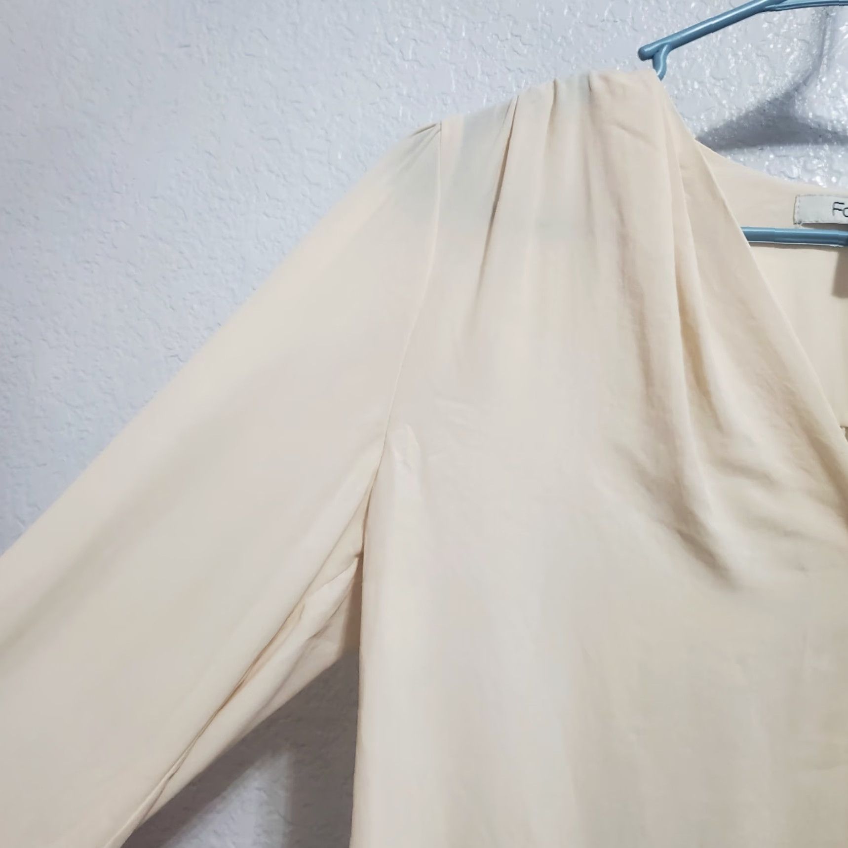 Forever 21 Forever 21 Top Women L Cream Button Up Blouse Academia Neutral Minimalist Office Shirt Size L / US 10 / IT 46 - 6 Thumbnail