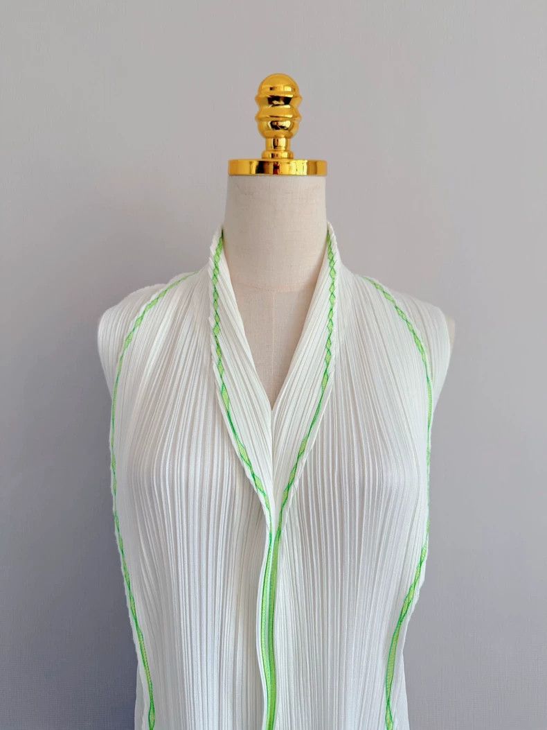 Issey Miyake Issey Miyake White green-edged pleated vest Size M / US 6-8 / IT 42-44 - 4 Thumbnail