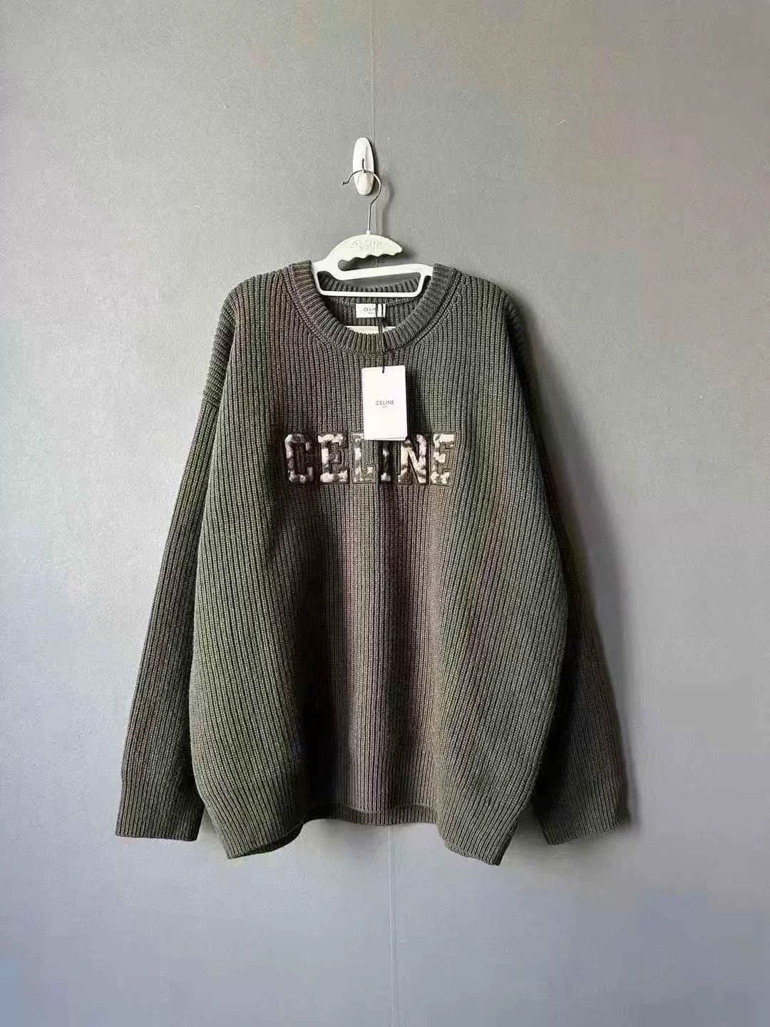 Celine celine leopard logo sweater in size large Size L / US 10 / IT 46 - 1 Thumbnail