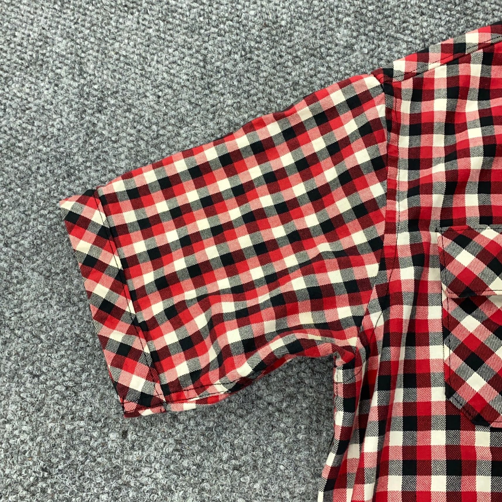 Rocawear Rocawear Shirt Mens M Red Plaid Check Athletic Dept Championship NYC Shirt/Top (Button-Up) Men’s - 90s Grunge Hip Hop Style? Size US M / EU 48-50 / 2 - 5 Thumbnail