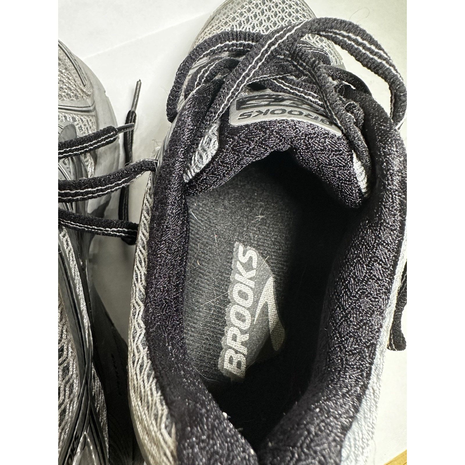 Brooks Brooks Adrenaline GTS 17 Running Shoes Sz 7-D Black/Silver Size US 7 / EU 40 - 9 Thumbnail