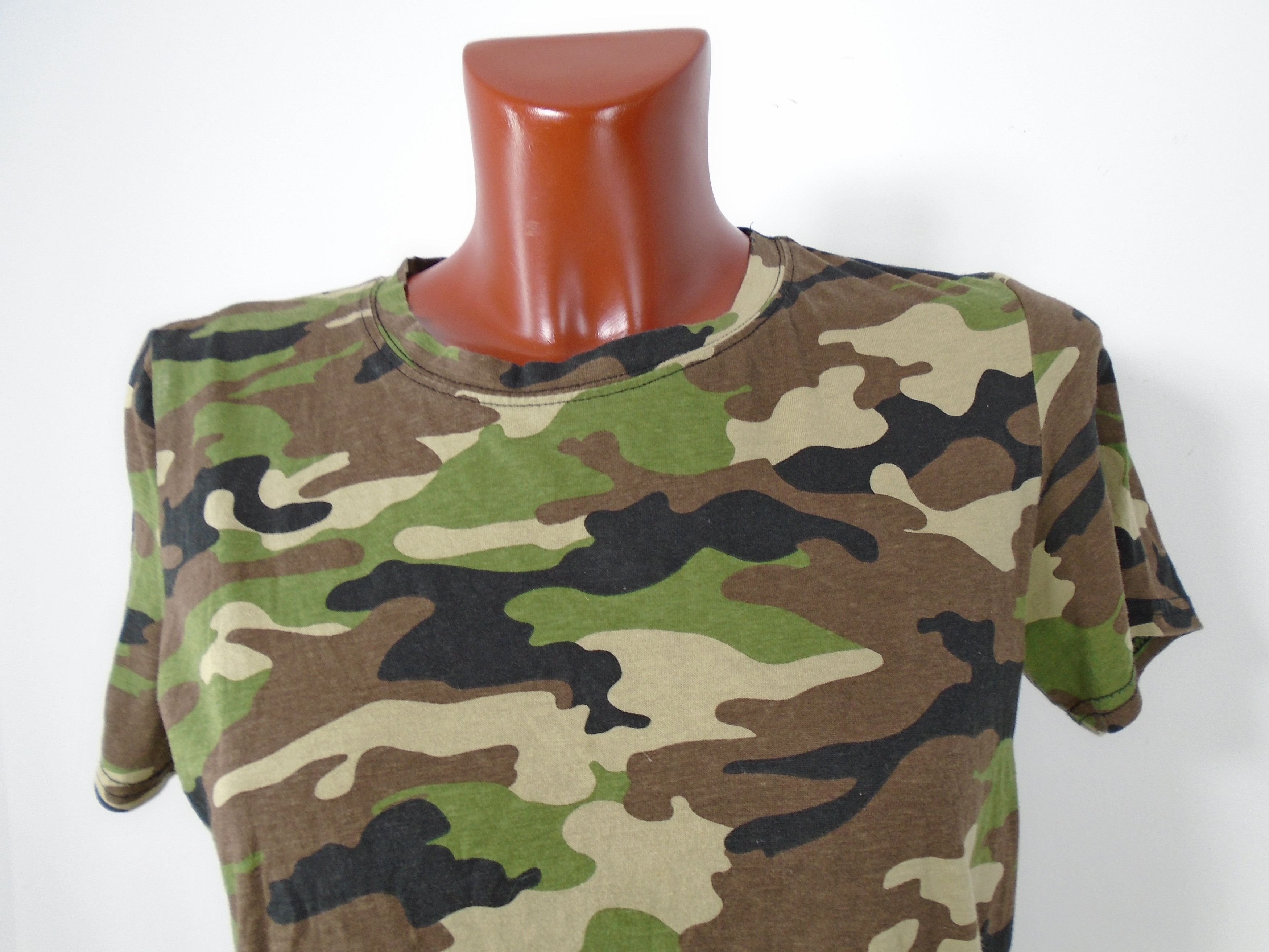 Bershka Women's T-Shirt Bershka. Multicolor. M. Used. Good condition Size M / US 6-8 / IT 42-44 - 5 Thumbnail