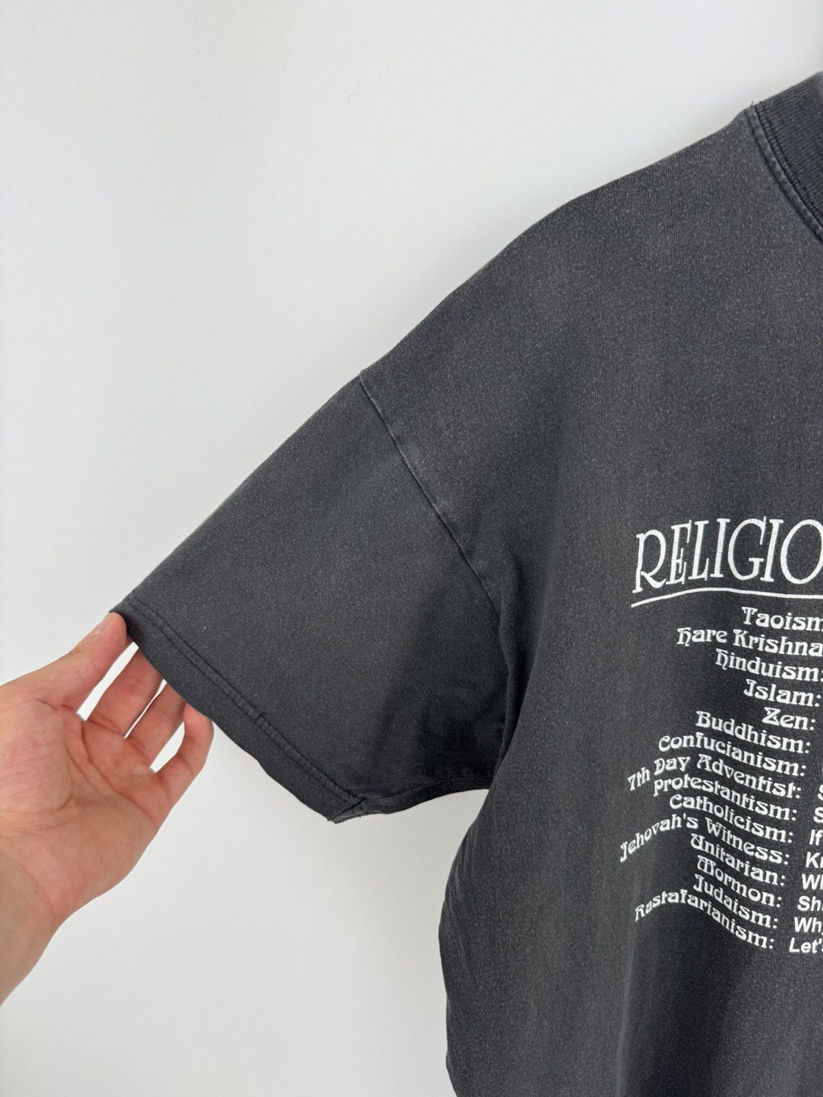 Vintage 90’s Vintage Religions of the World Funny Satire T-Shirt Size US M / EU 48-50 / 2 - 6 Thumbnail