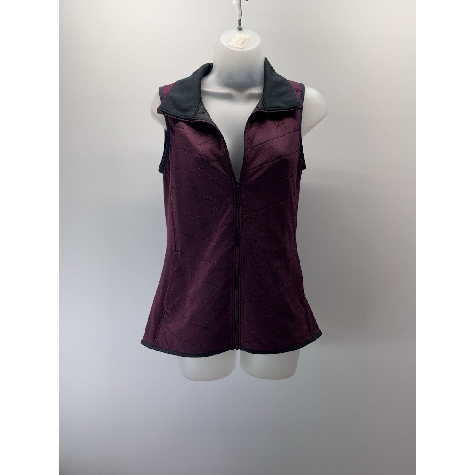 Under Armour Under Armour Cold Gear Womens XS Semi Fitted Maroon Vest EUC Size XS / US 0-2 / IT 36-38 - 1 Thumbnail