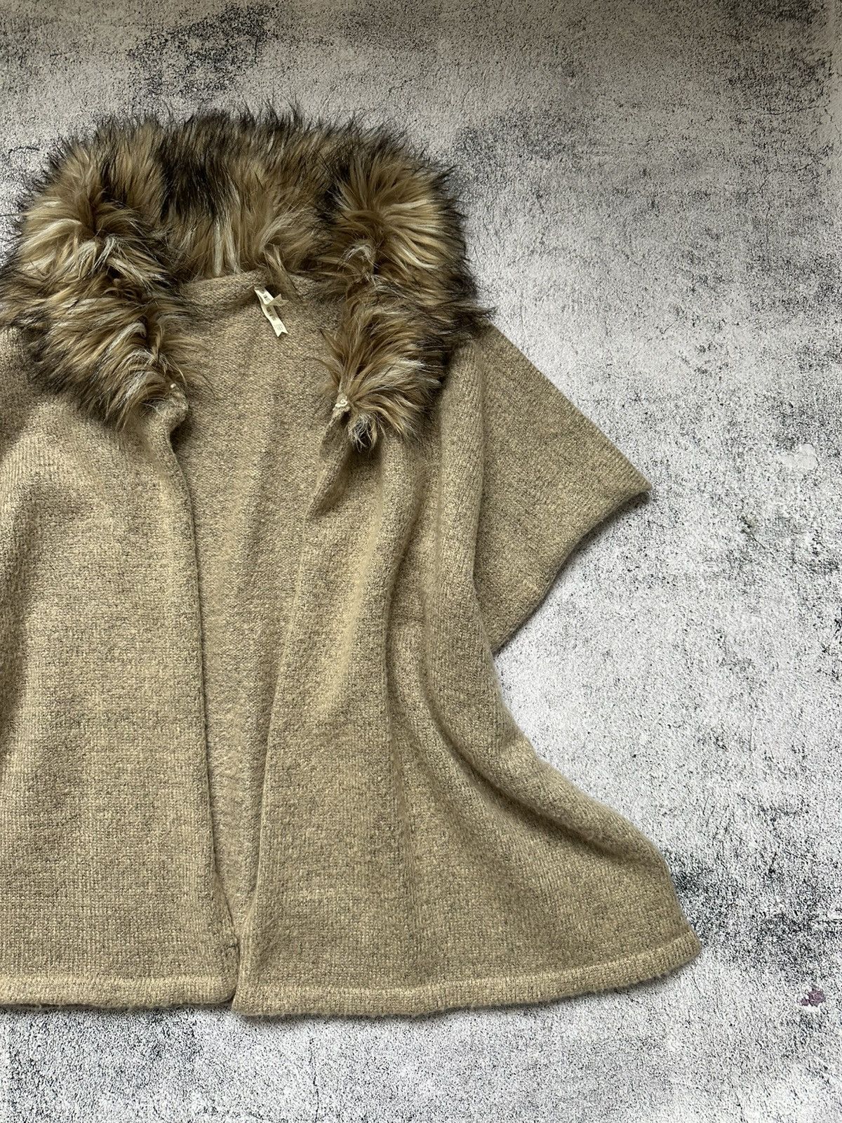Japanese Brand Faux Fur Cape Archive Fit Women's Beige Size M / US 6-8 / IT 42-44 - 4 Thumbnail
