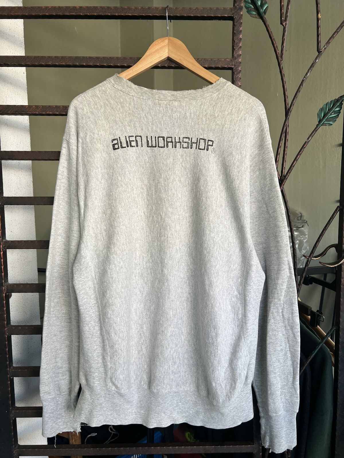 Alien Workshop vintage alien workshop OG logo thrashed crewneck Size US XL / EU 56 / 4 - 13 Thumbnail