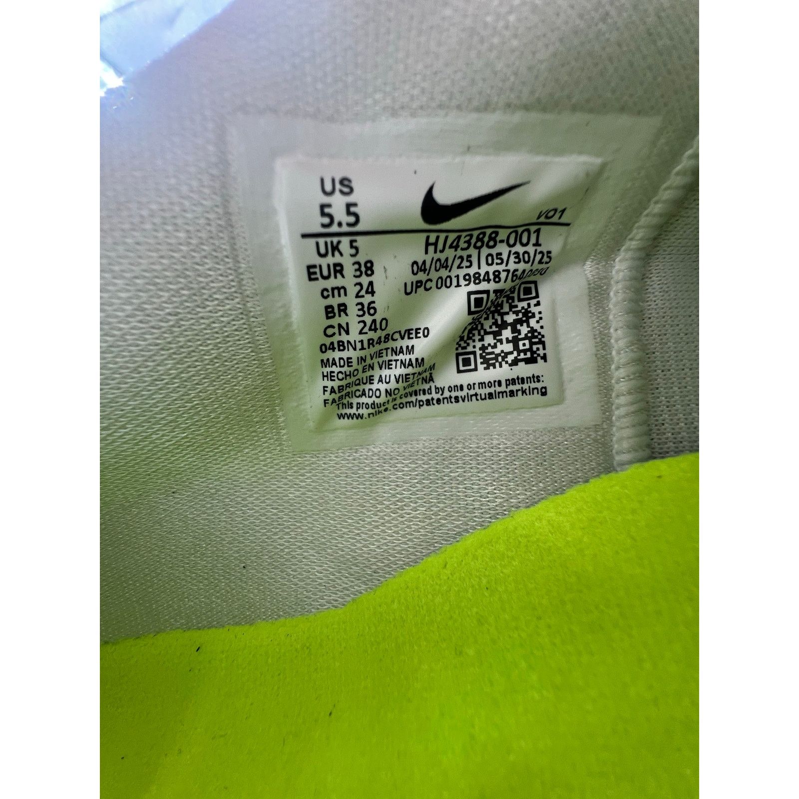 Nike Nike Book 1 “Neon” size 5.5 men’s/7 women’s Size US 5.5 / EU 38 - 6 Thumbnail