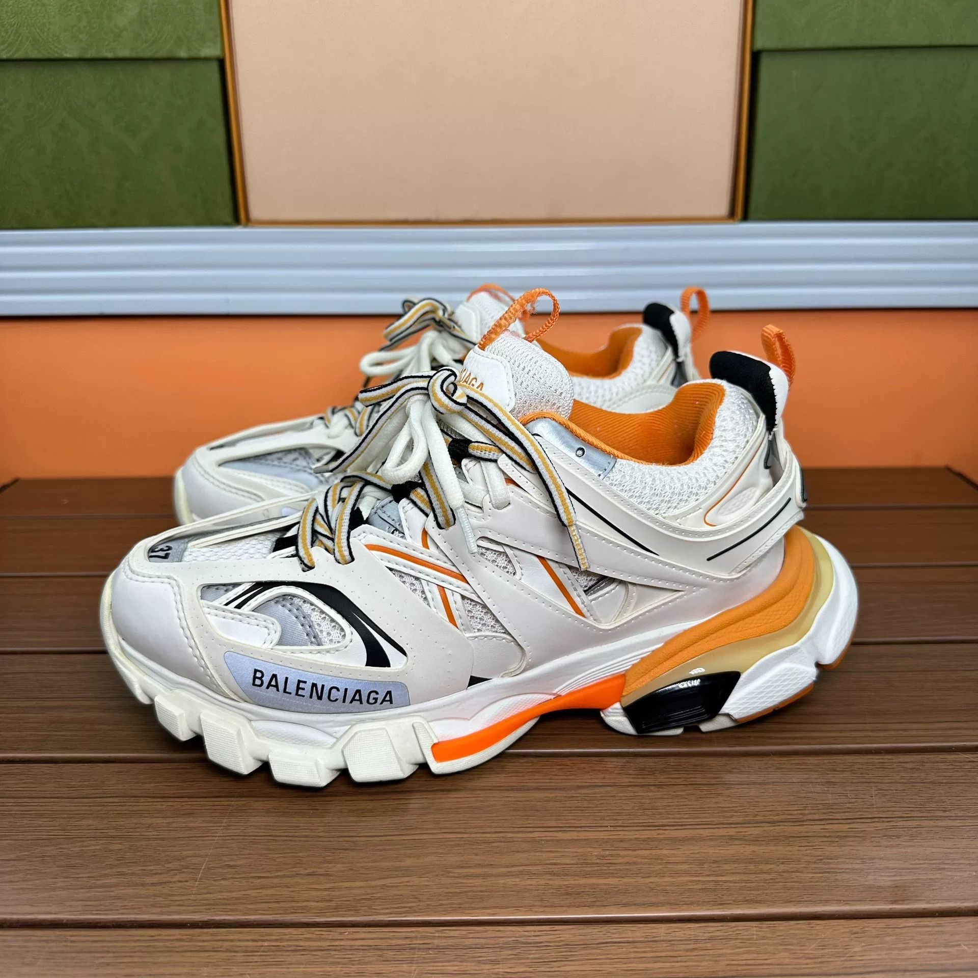 Balenciaga Balenciaga White Lowtop Sneakers it_37 Women Size US 7 / IT 37 - 1 Thumbnail