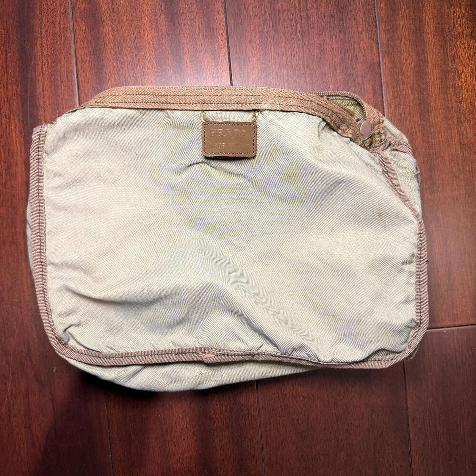 Prada Prada Logo Plate Nylon Cosmetic Pouch Olive Green Size ONE SIZE - 6 Thumbnail