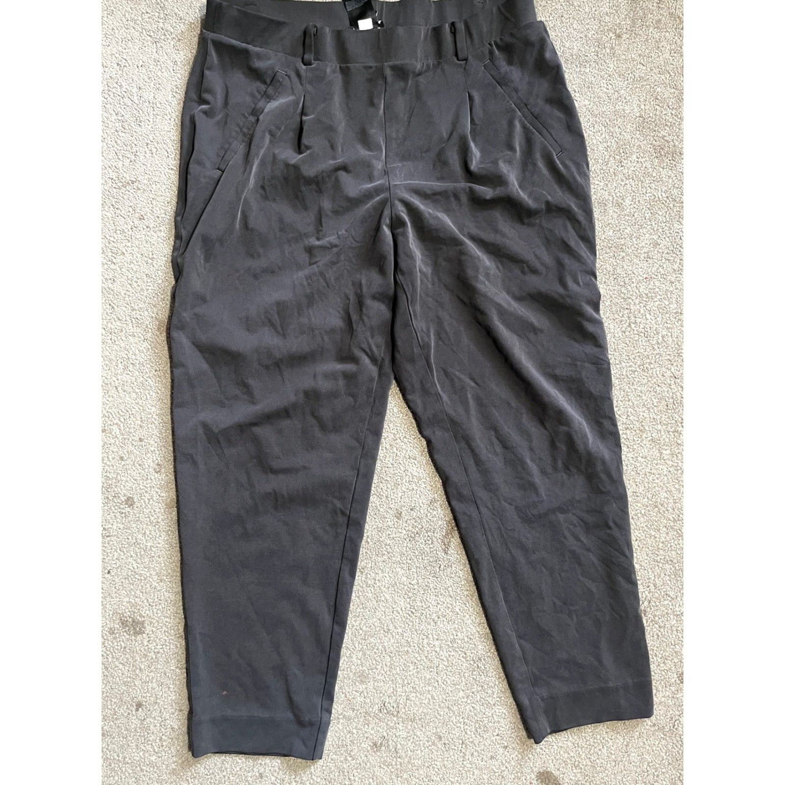 White House Black Market White House Black Market The Tapered Ankle Pants PM Black Size 32" / US 10 / IT 46 - 2 Thumbnail