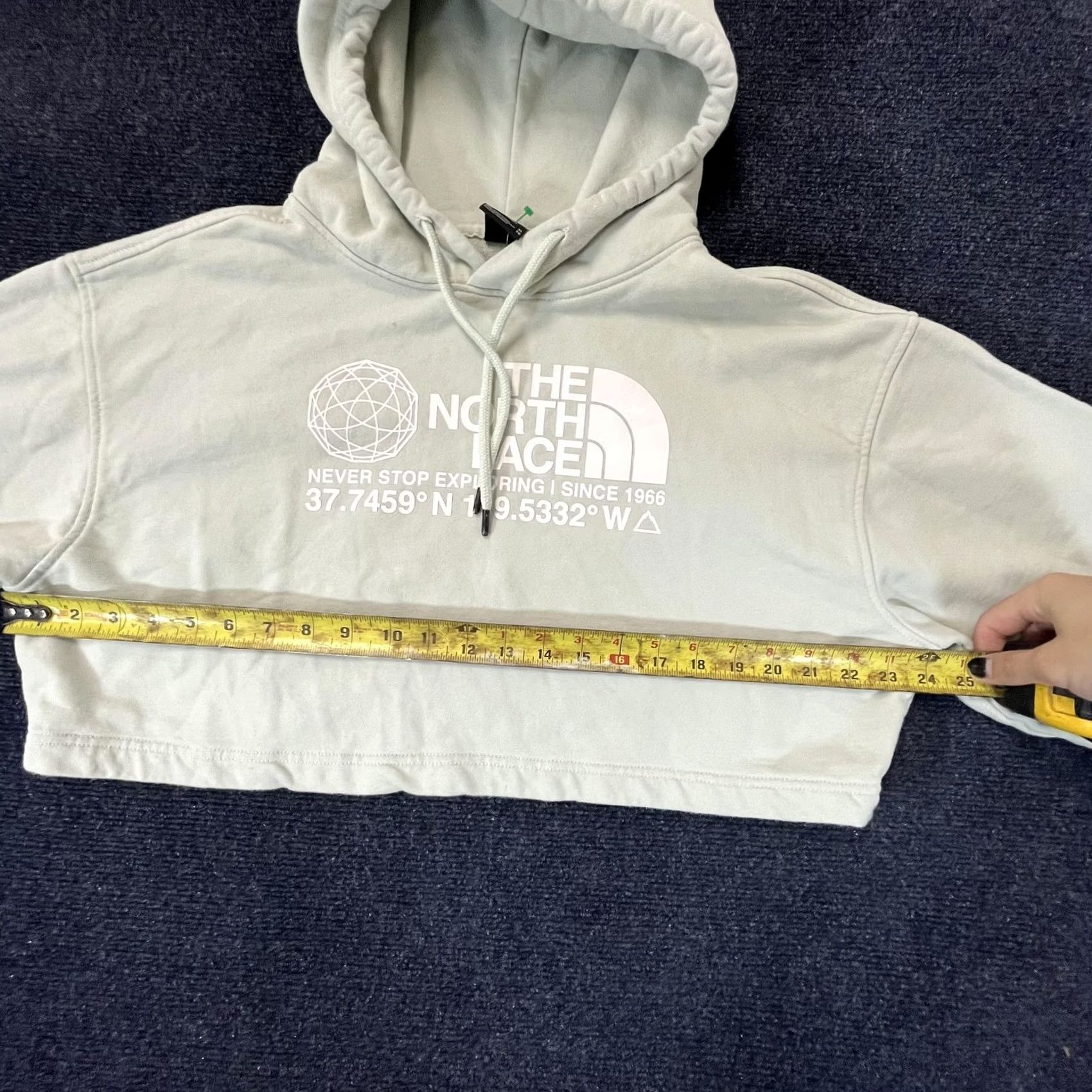 The North Face VINTAGE North Face Hoodie Womens XL Cropped Pullover Sweatshirt Explore Outdoors Size XL / US 12-14 / IT 48-50 - 4 Thumbnail