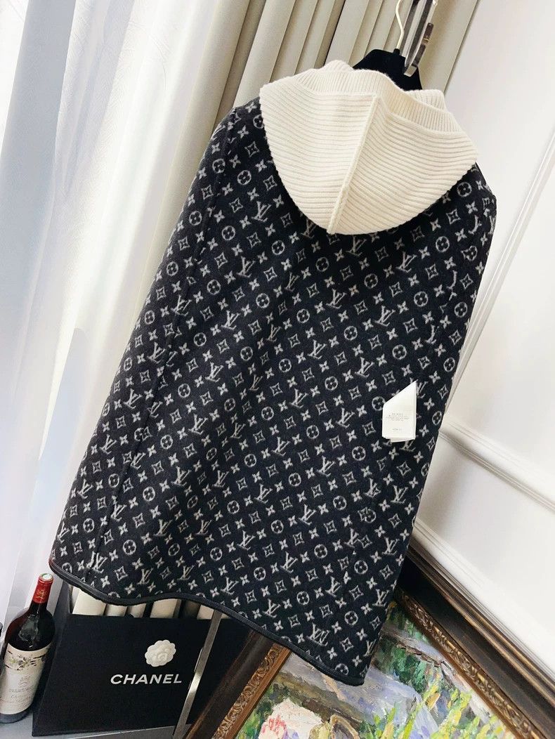 Louis Vuitton LOUIS VUITTON Black patchwork hooded Cape coat 2504-Nextarr Size XXS / US 00 / IT 34 - 2 Thumbnail