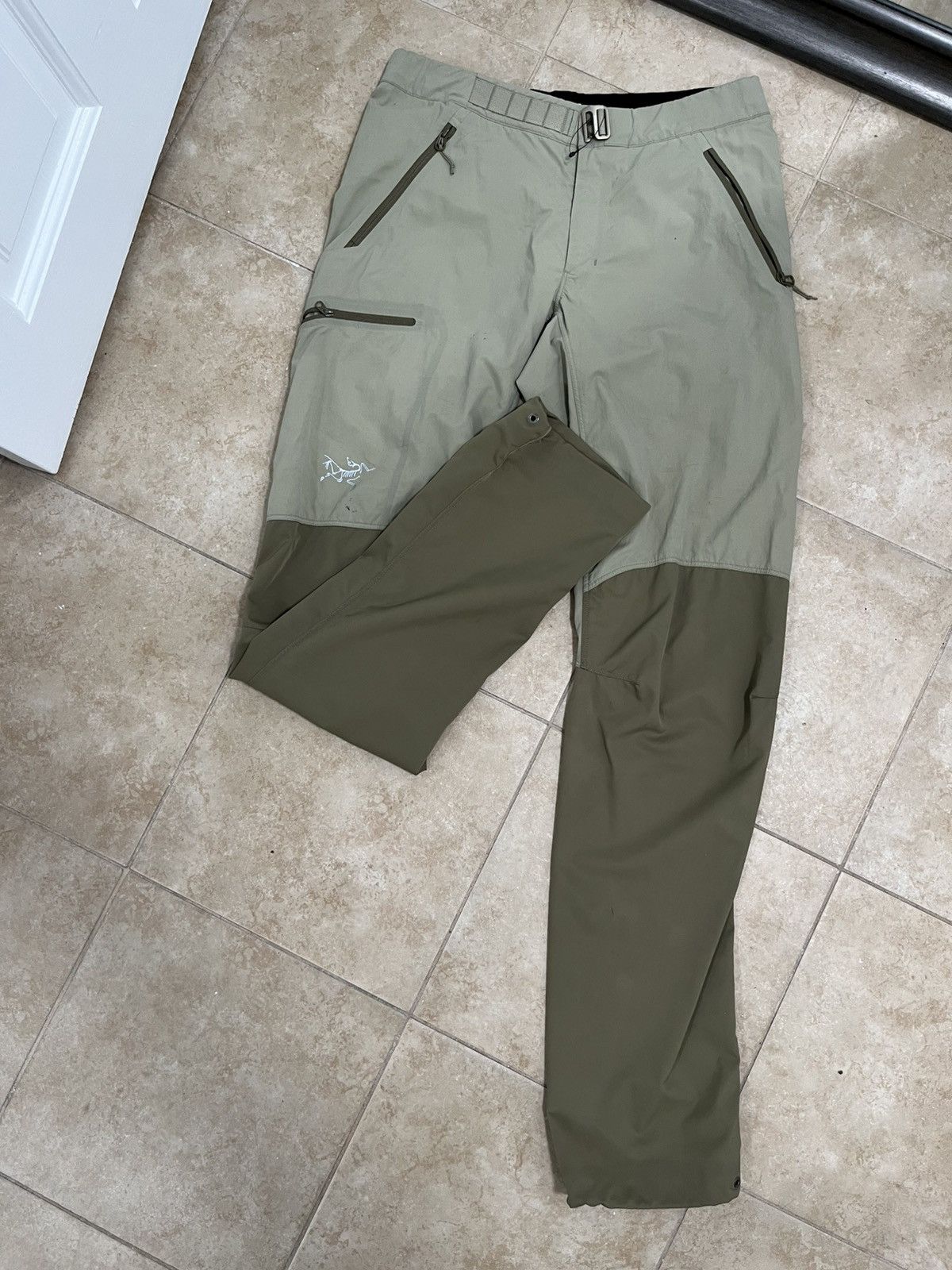 Arc'teryx Rare Arc'teryx nylon pants in sage green grey size xs mens Size US 28 / EU 44 - 2 Thumbnail