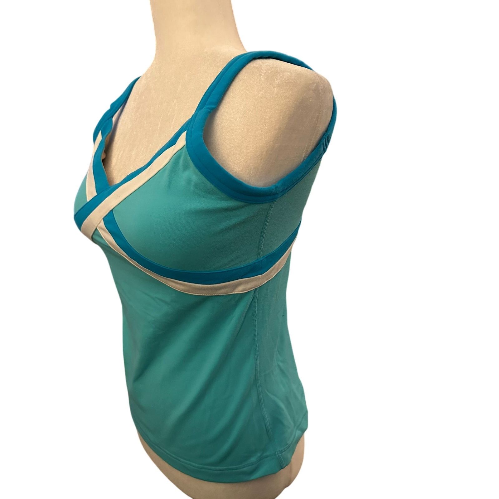 Lululemon Lululemon Tank Top with Built in Bra, Size Small Size S / US 4 / IT 40 - 3 Thumbnail