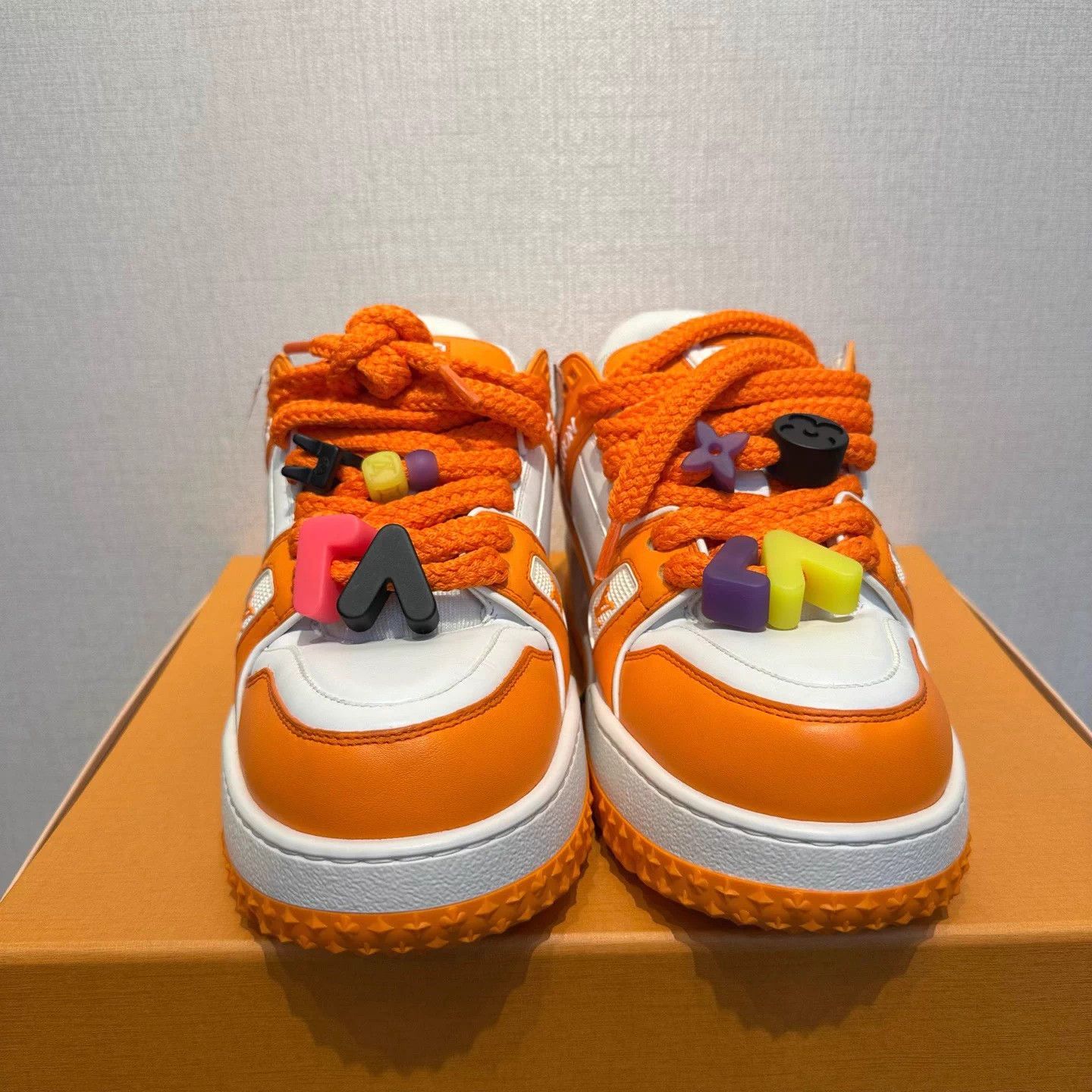 Louis Vuitton Louis Vuitton White/Orange Trainer 40.5 NIB Size US 7.5 / EU 40-41 - 2 Thumbnail