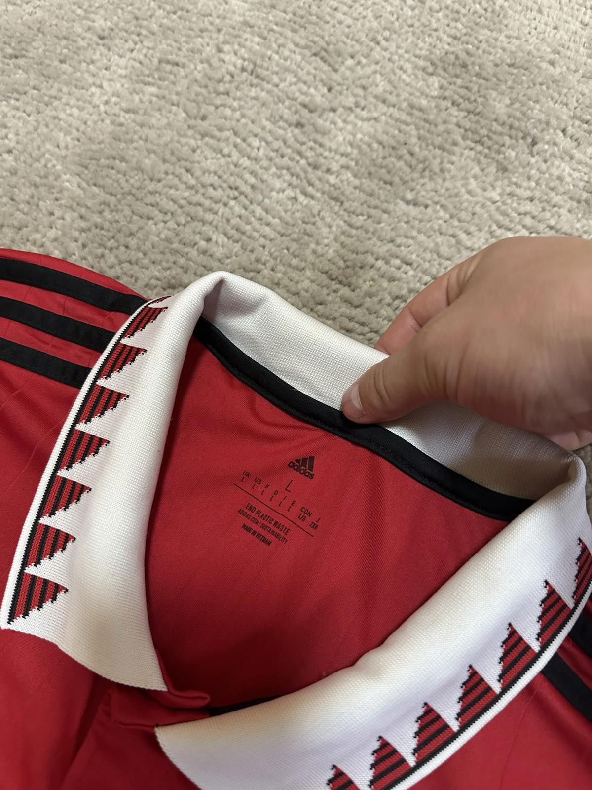 Designer Manchester United 2022/23 Home Football Shirt Soccer Jersey Size US L / EU 52-54 / 3 - 4 Thumbnail