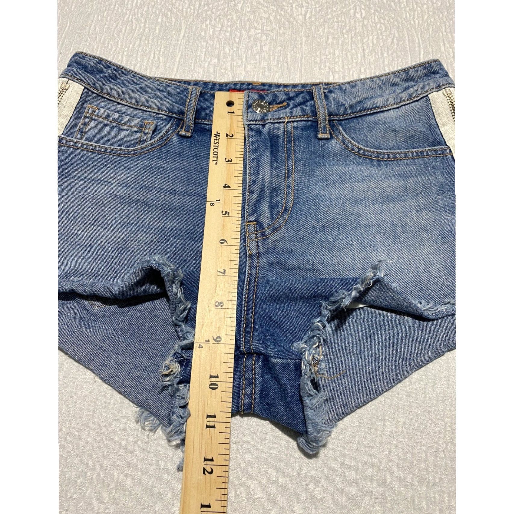 Guess VINTAGE Size 42" / US 20 - 7 Thumbnail