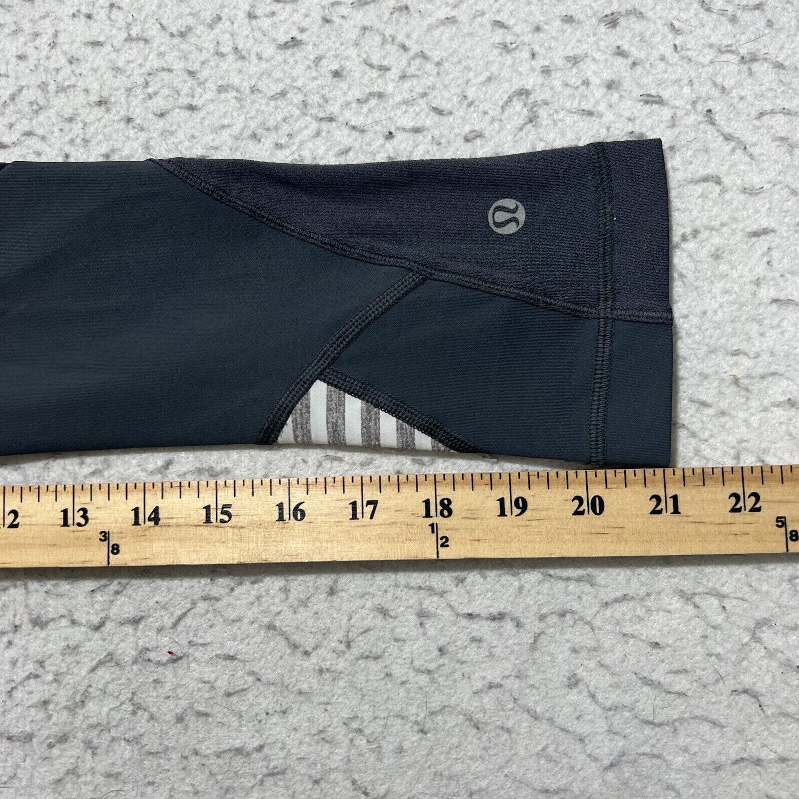 Lululemon LuluLemon Capri Length Wet Dry Warm Leggings Gray Yoga Pants Size 27" / US 4 / IT 40 - 11 Thumbnail