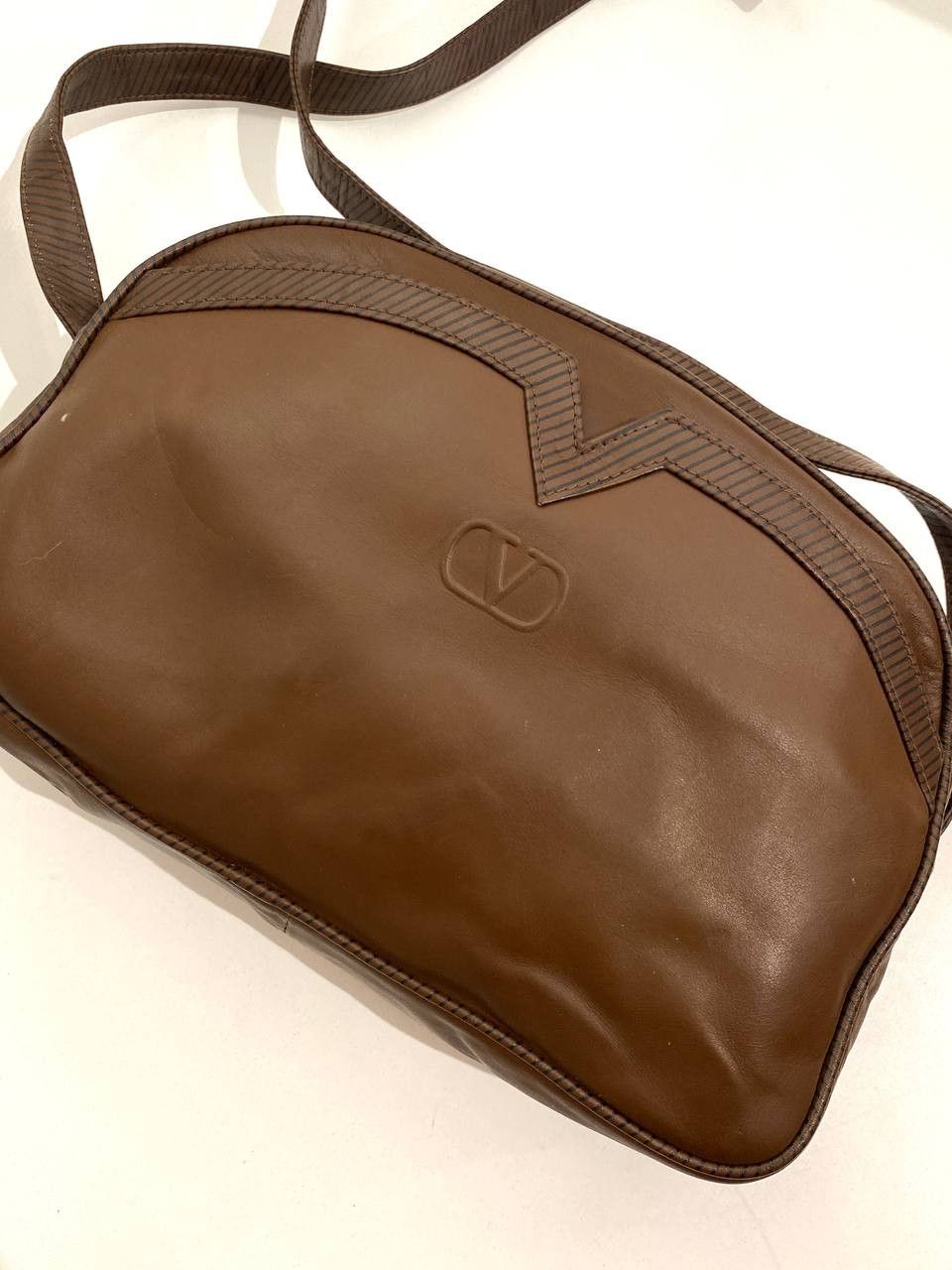 Valentino Valentino Garavani V Logo Leather Hand Shoulder Bag Vintage Size ONE SIZE - 4 Thumbnail