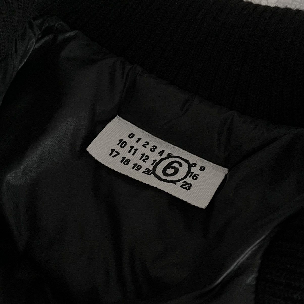 Maison Margiela Maison Margiela vintage FW2006 Puffer Jacket Size XS / US 0-2 / IT 36-38 - 2 Thumbnail