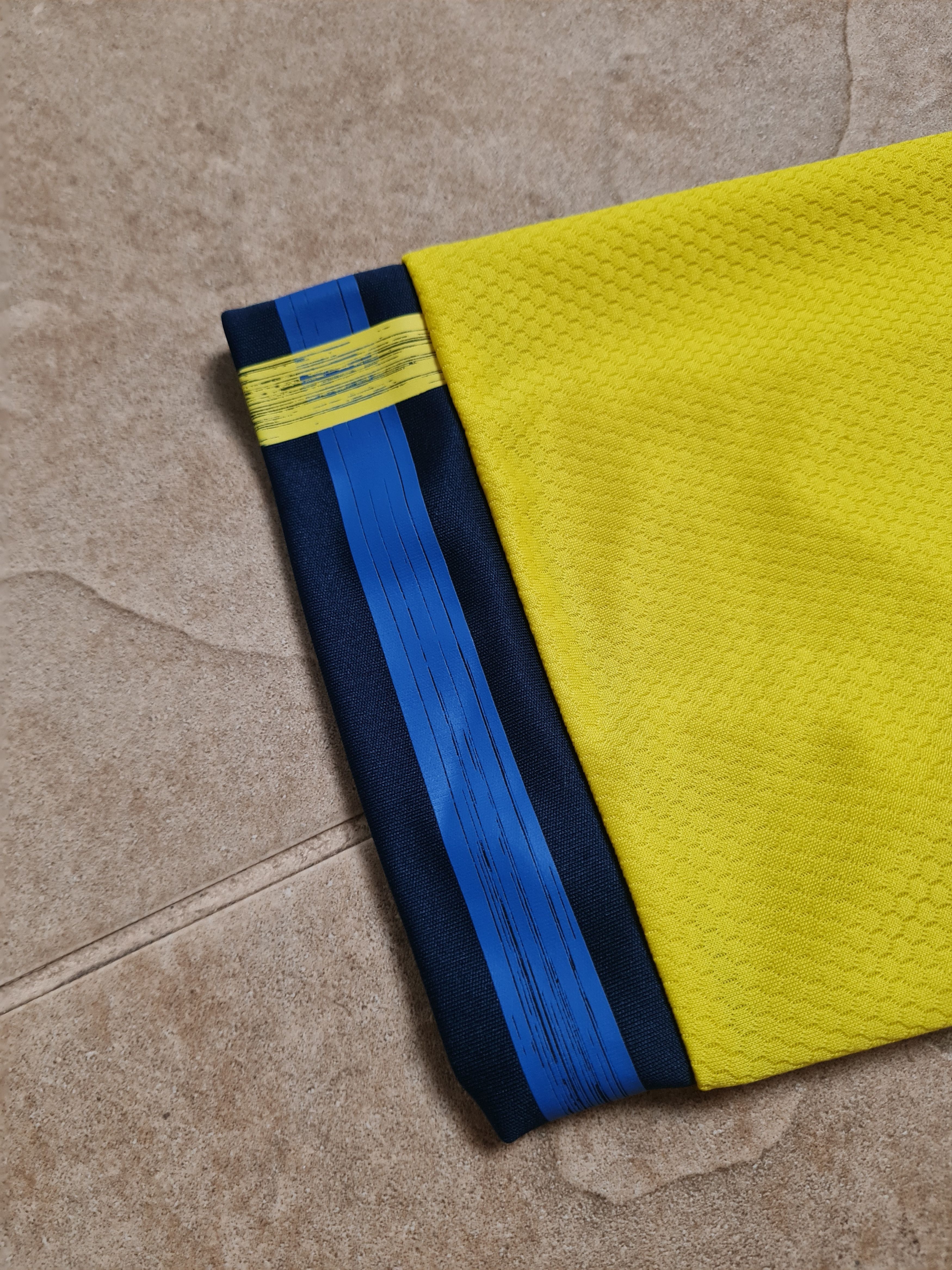 Adidas Sweden 2020-2021 Home Football Adidas Shirt Camiseta FH7613 Size US S / EU 44-46 / 1 - 22 Thumbnail