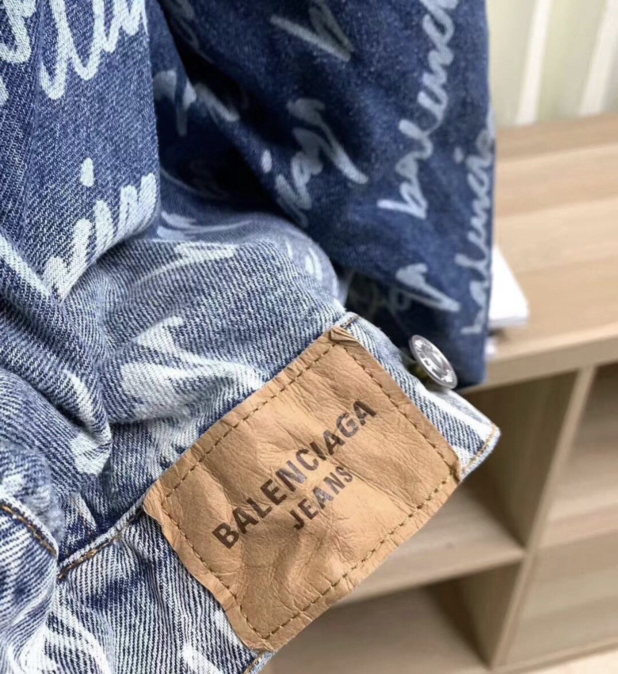 Balenciaga Balenciaga bullet screen full of logo lapel denim jacket Size US S / EU 44-46 / 1 - 5 Thumbnail