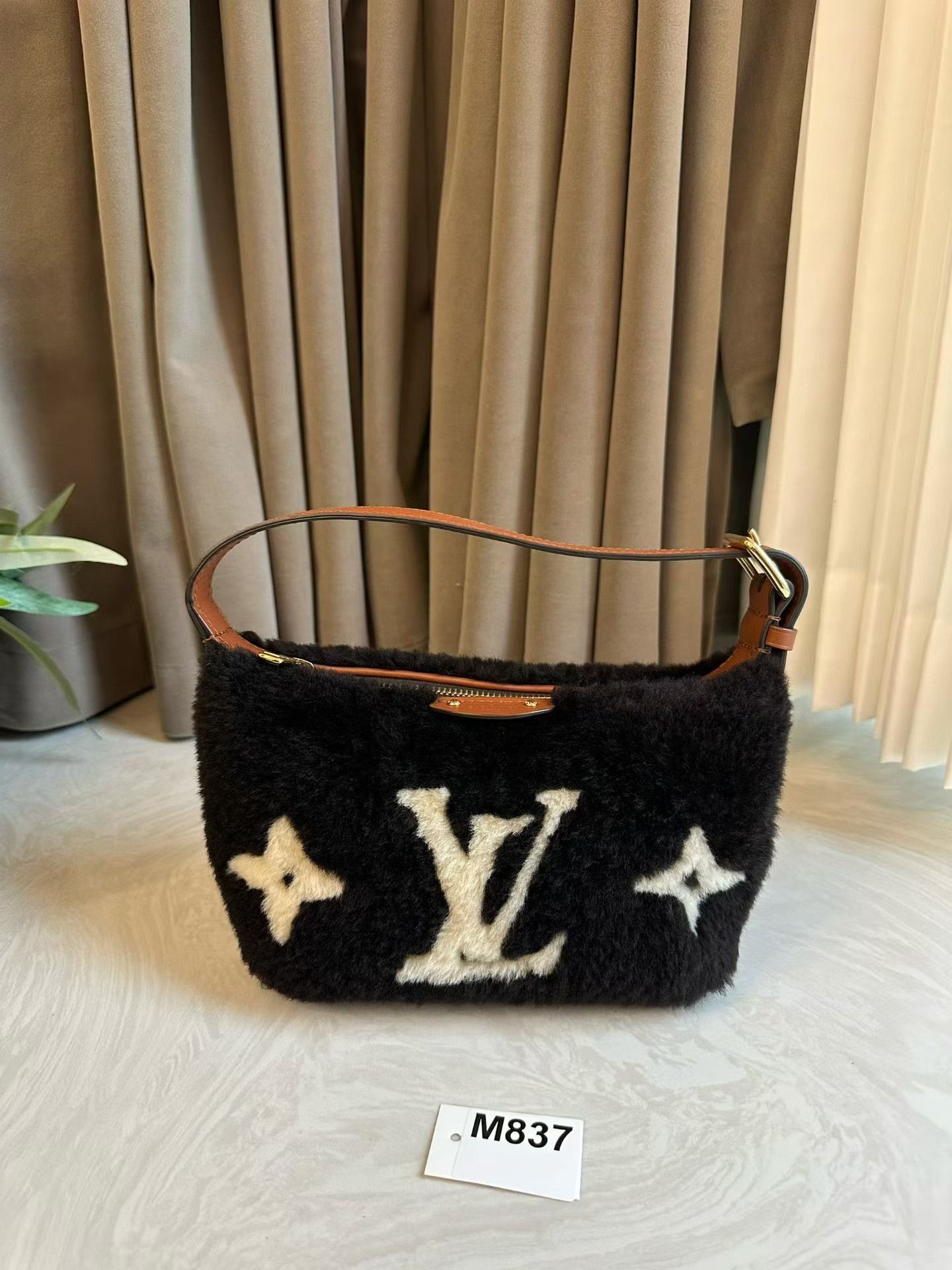 Louis Vuitton Pre-loved Bag Very good condition Size ONE SIZE - 1 Thumbnail