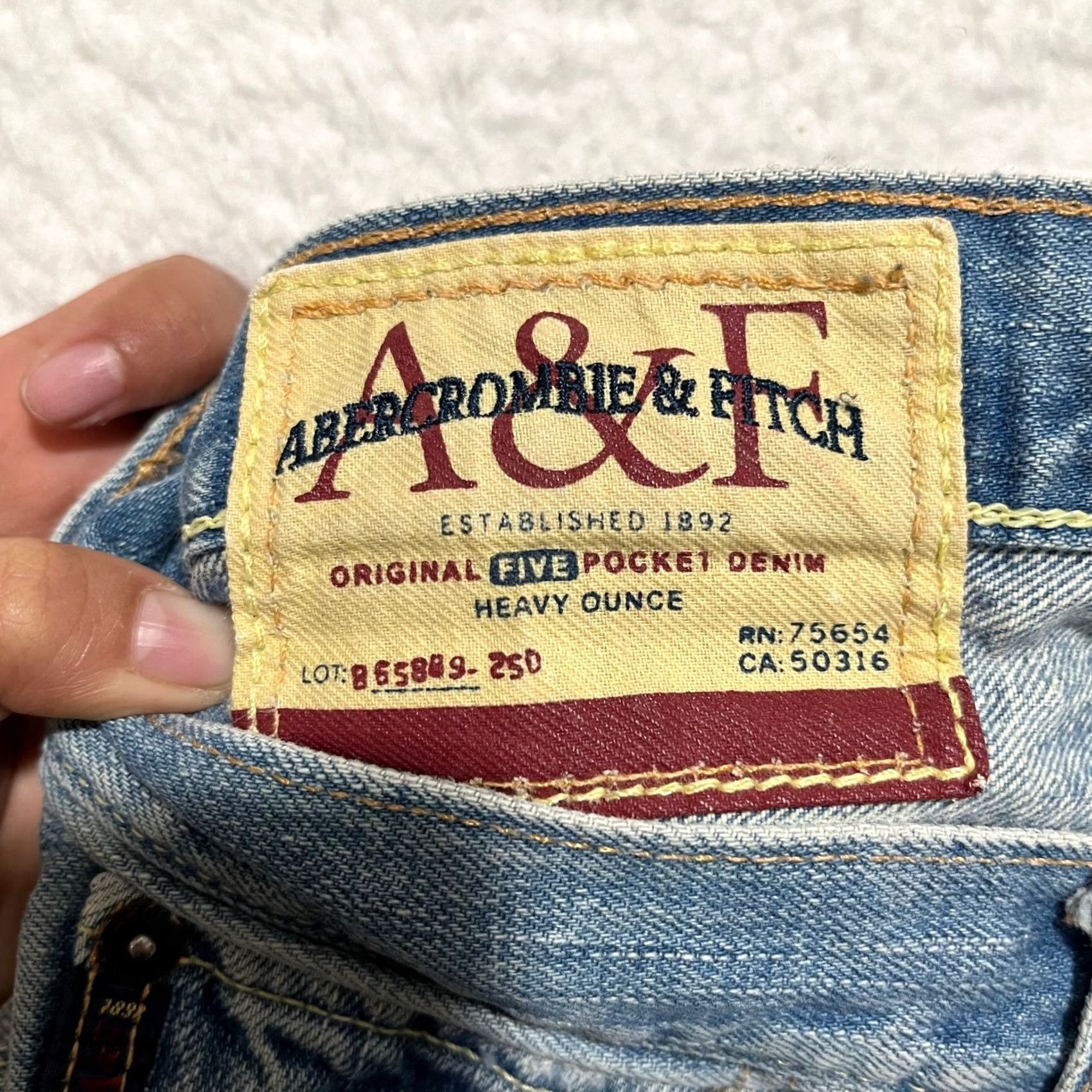 Abercrombie & Fitch Abercrombie & Fitch Mens Jeans Light Wash Distressed 5-Pocket Denim Button Closure Regular Fit Size 28 Blue Grunge Vintage: No Size US 28 / EU 44 - 6 Thumbnail
