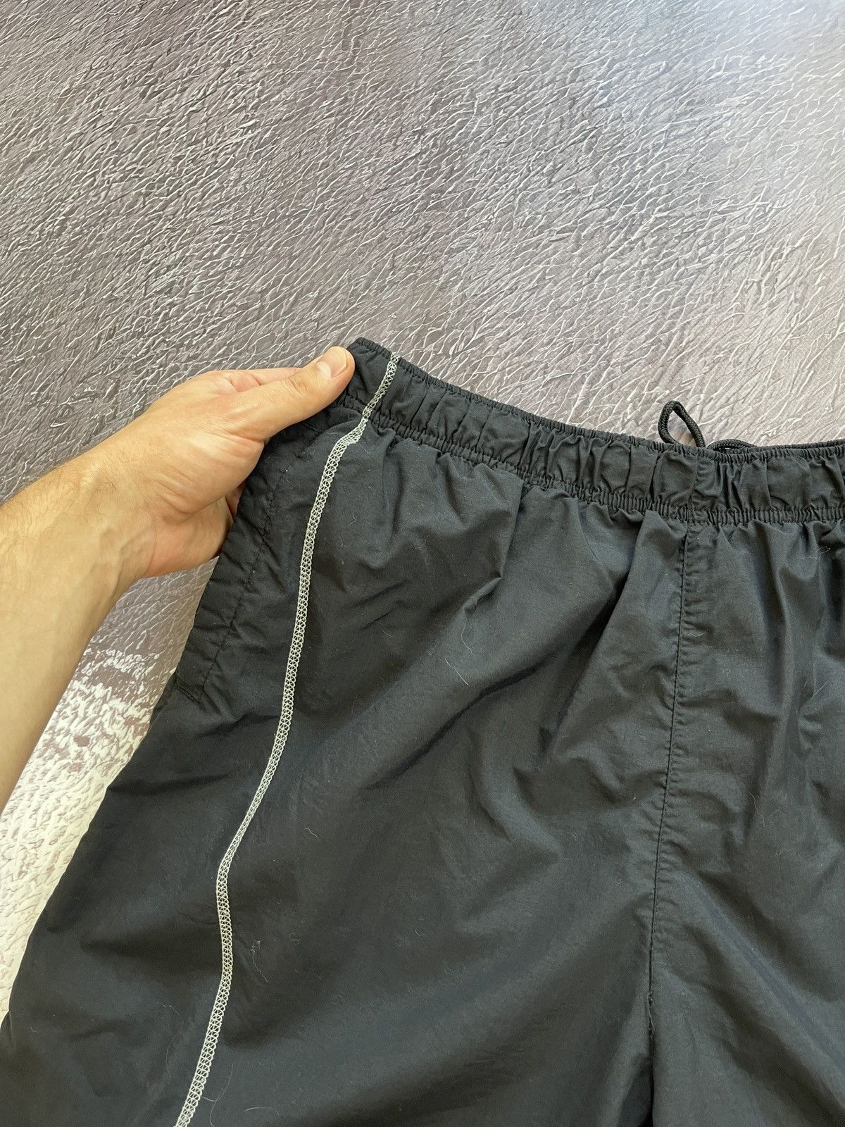Nike Nike vintage y2k black logo swoosh shorts drill Size US 36 / EU 52 - 7 Thumbnail