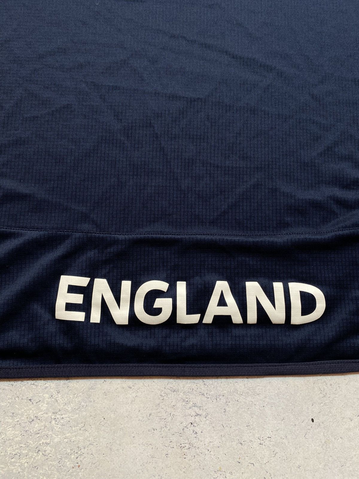 Umbro 2005-06 England Umbro Training Shirt Mens size XXL Size US XXL / EU 58 / 5 - 7 Thumbnail