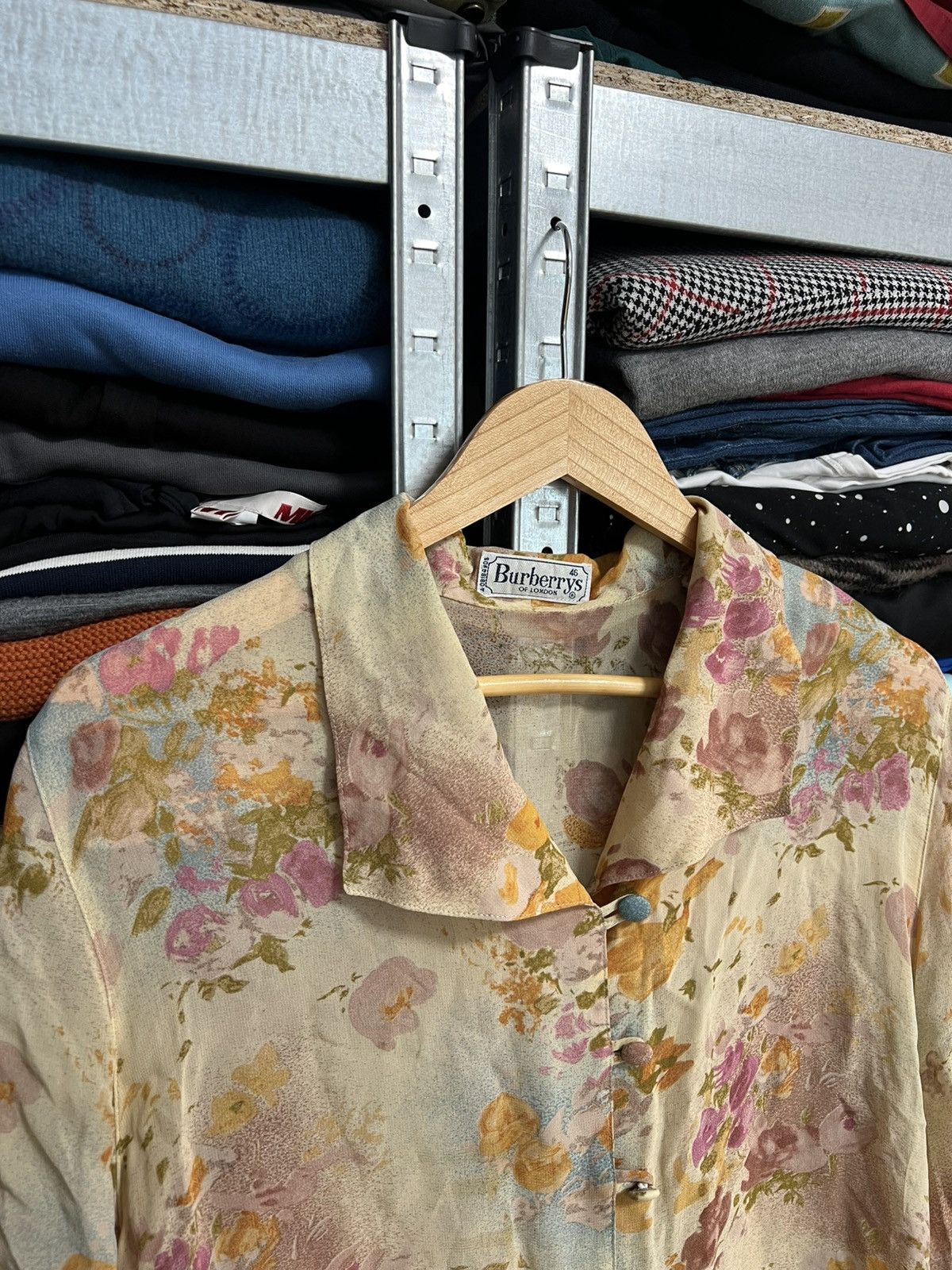 Burberry Vintage Burberrys Silk Two Piece Floral Blouse & Skirt Suit Size L / US 10 / IT 46 - 5 Thumbnail