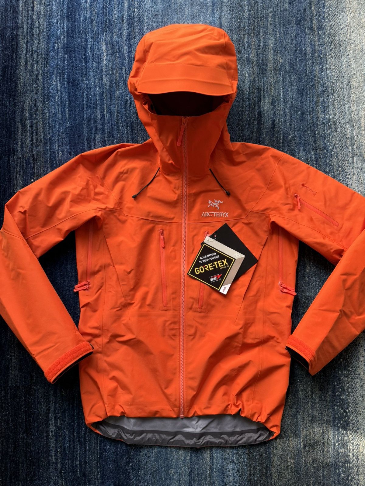 ARC’TERYX Alpha SV ジャケット “Fire Orange” Arc'teryx Alpha SV GORE-TEX Jacket Men's Red Size M Outdoor