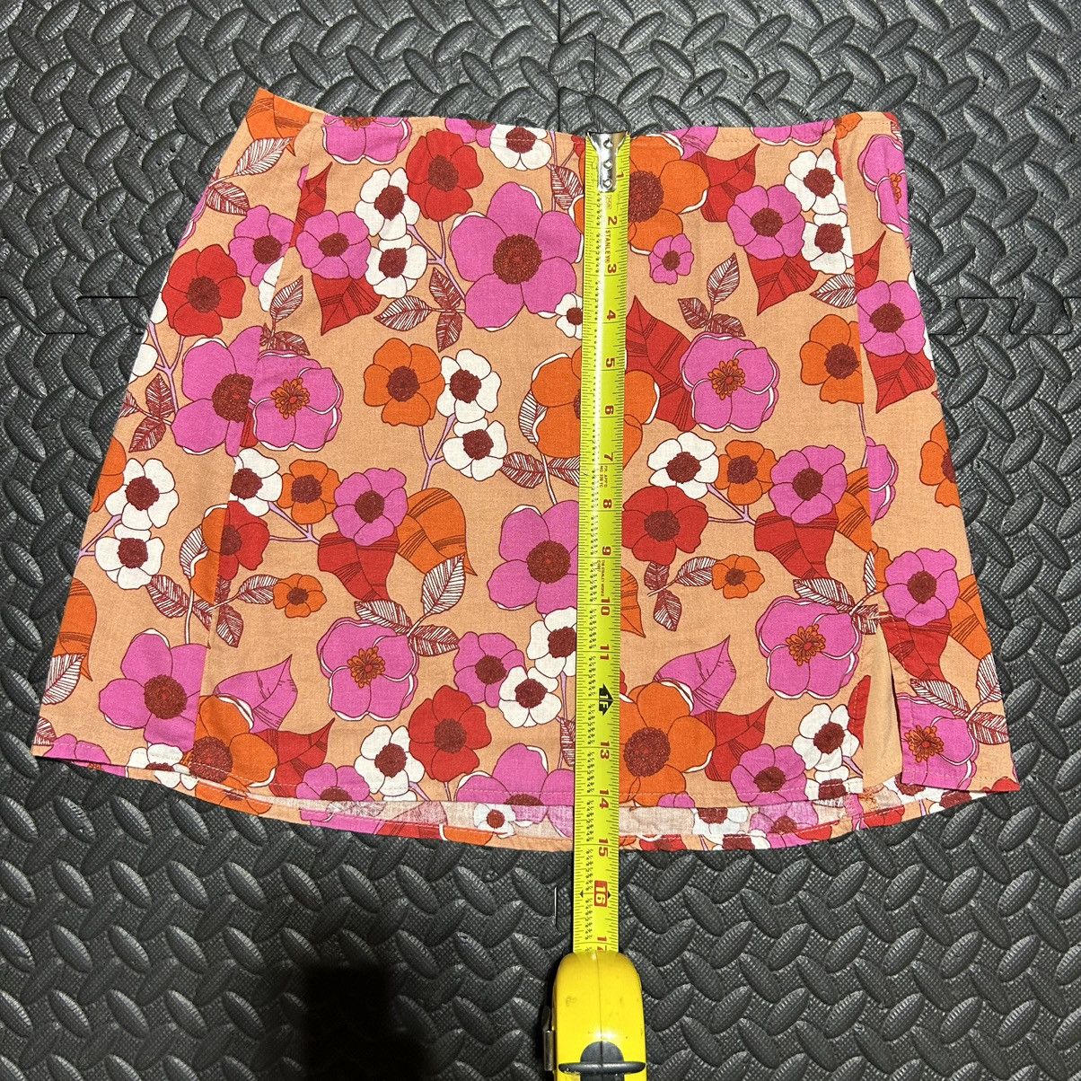 Urban Outfitters Urban Outfitters Mini Skirt Floral Notched Small Petites Size 25" / US 0 / IT 36 - 5 Thumbnail