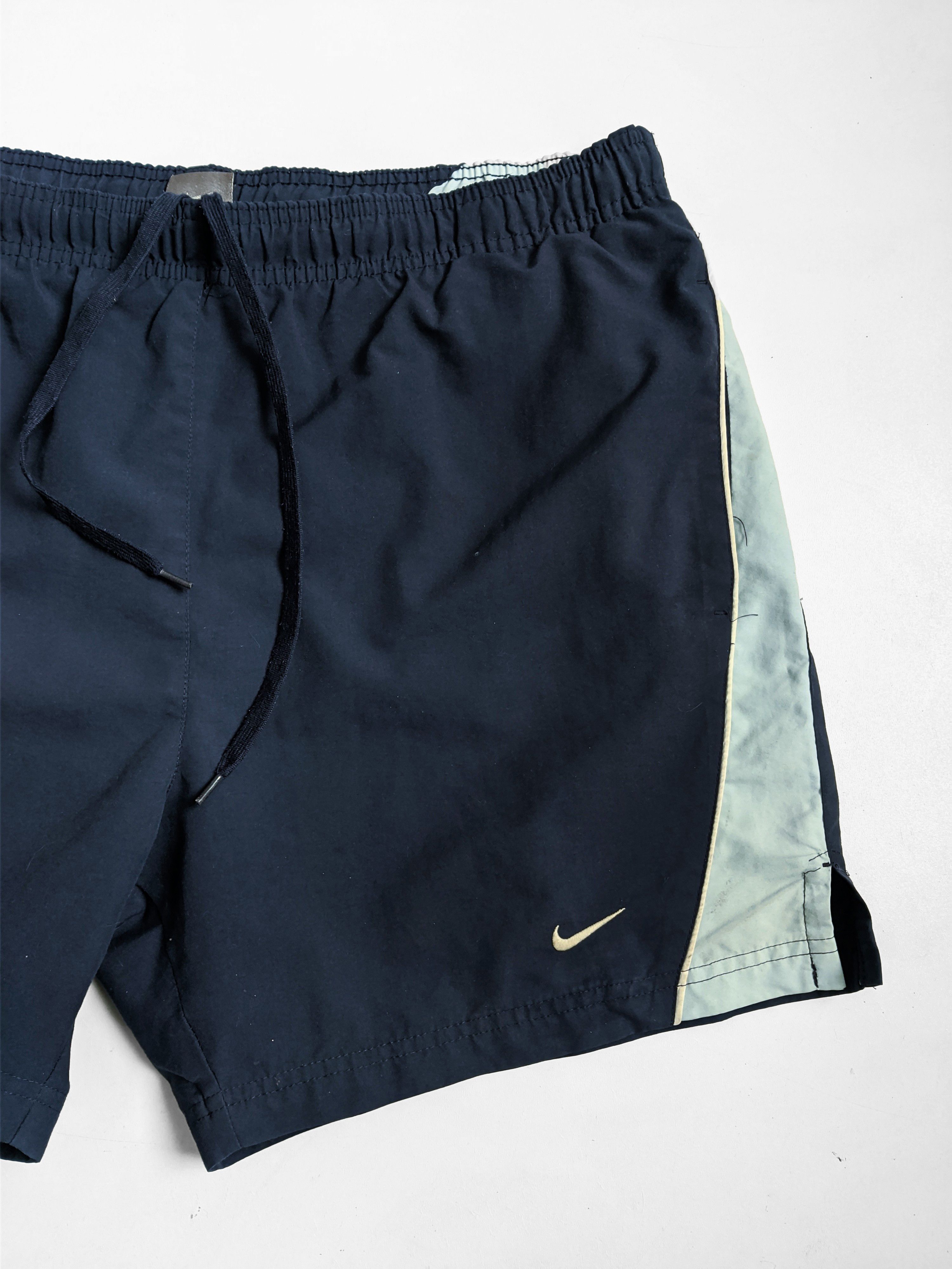 Nike Vintage Nike shorts swoosh nylon y2k 90s Size US 33 - 3 Thumbnail