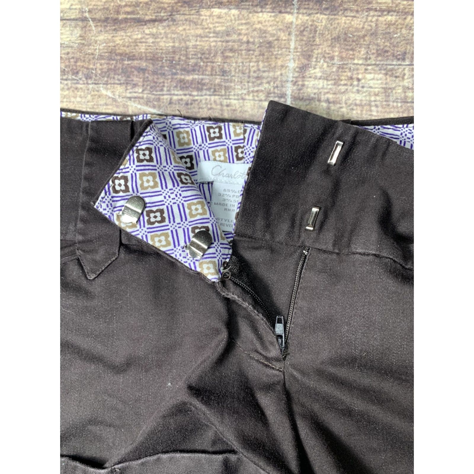 Vintage Charlotte Russe Womens Shorts Dark Brown Size 7 Flap Pockets Cuffed Waist 30 Short Chino Casual Boyfriend Preppy Womens Regular Fit Cotton Spandex* Size 28" / US 6 / IT 42 - 7 Thumbnail