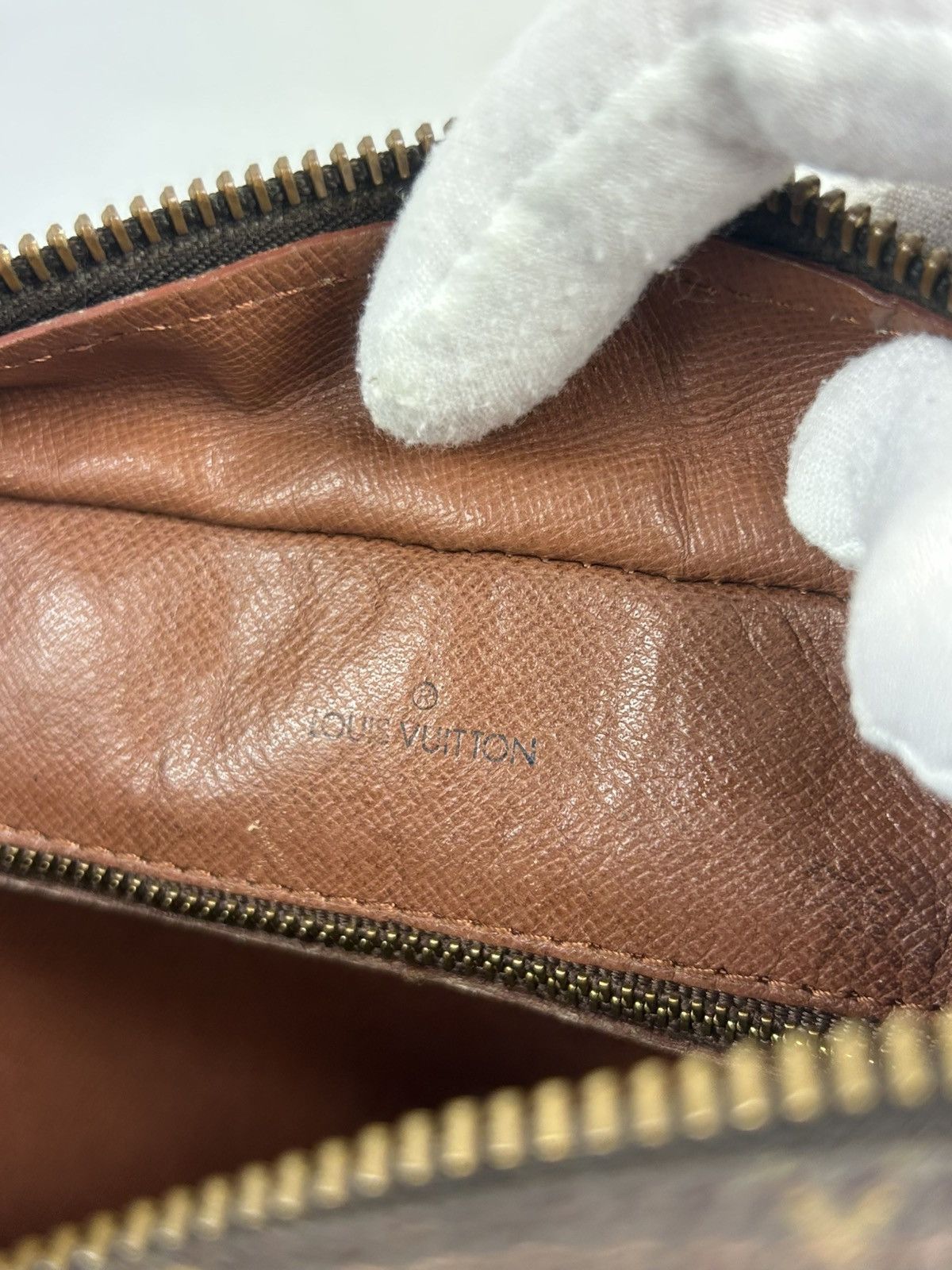 Louis Vuitton Louis Vuitton Double Zip Crossbody Bag Size ONE SIZE - 6 Thumbnail